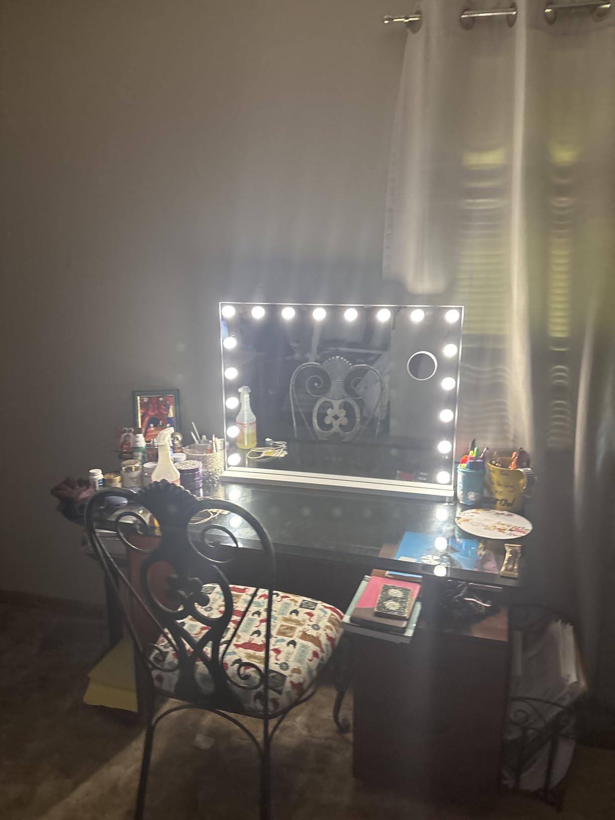 Gvnkvn Vanity Mirror with Lights, 32 x 24 Tabletop Hollyhood Makeup Mirror, Hollywood Lighted Mirror with 18 Dimmable LED Bulbs, 3 Colors Modes, Touch Control, Metal Frame customer photo 2