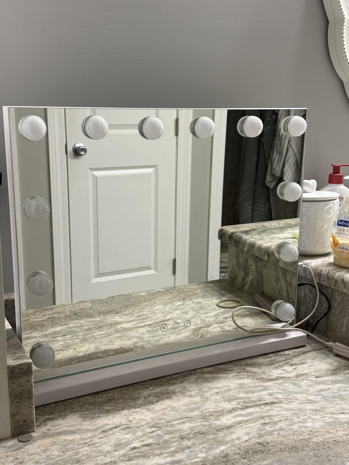 M MIVONDA Hollywood Vanity Mirror with 18 Bulbs Lights, Large Lighted Makeup Mirror for Desk and Wall, Dimmable 3 Lighting Modes, Plug-in & USB Charger Port, White customer photo 1