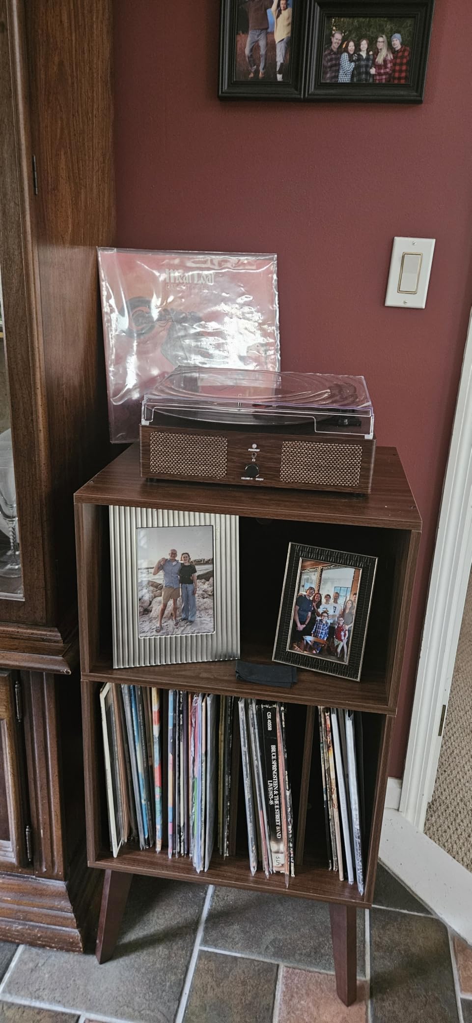 Lerliuo Record Player Stand, Black Turntable Stand Holds up to 160 Albums | Mid-Century Vinyl Storage Cabinet Table,Solid Wood Legs, Record Player Holder Dispaly Shelf for Bedroom Living Room customer photo 1