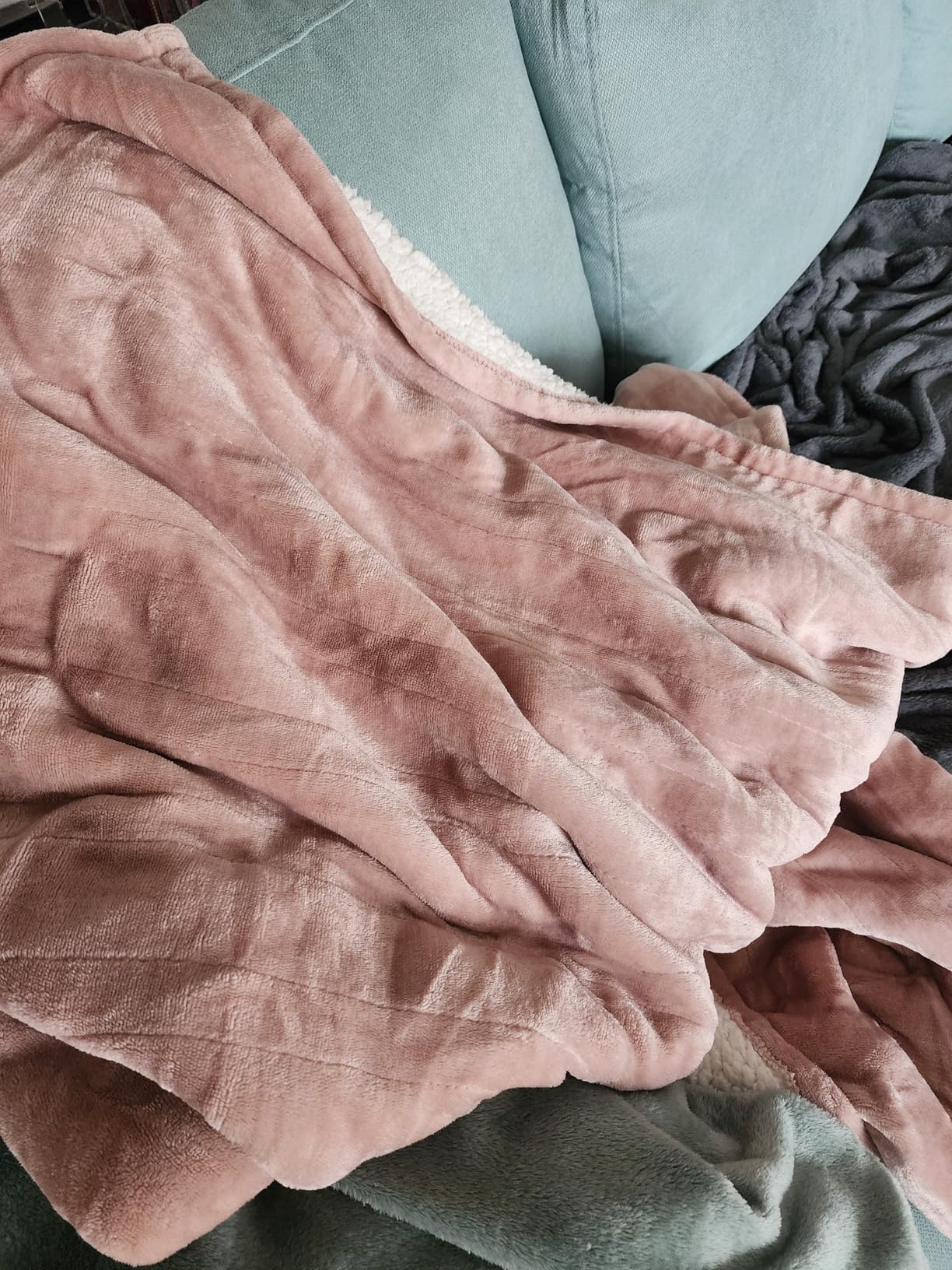 GOTCOZY Heated Throw Blanket, 50''X60'' - Soft Silky Plush Electric Blanket with 4 Heating Levels & 3 Hour Auto Off, ETL Certified, Machine Washable (Grey) customer photo 2