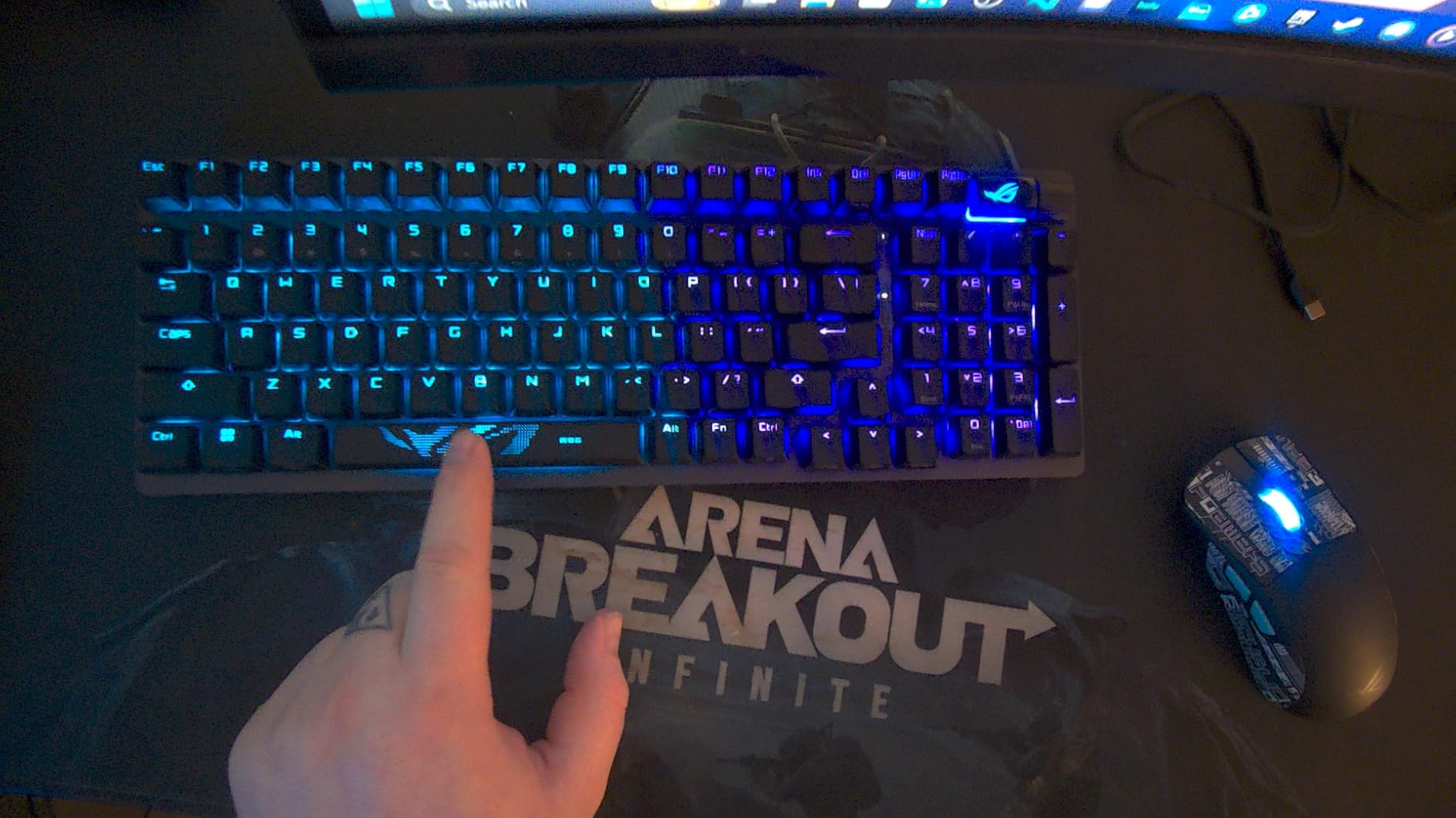 ASUS ROG Strix Scope II 96 Wireless Mechanical Gaming Keyboard - 96% Full-Size, Tri-Mode Connectivity, Hot Swappable Pre-lubed ROG NX Snow Linear Switches, PBT Keycaps, RGB, PC/Mac Support - Black customer photo 2