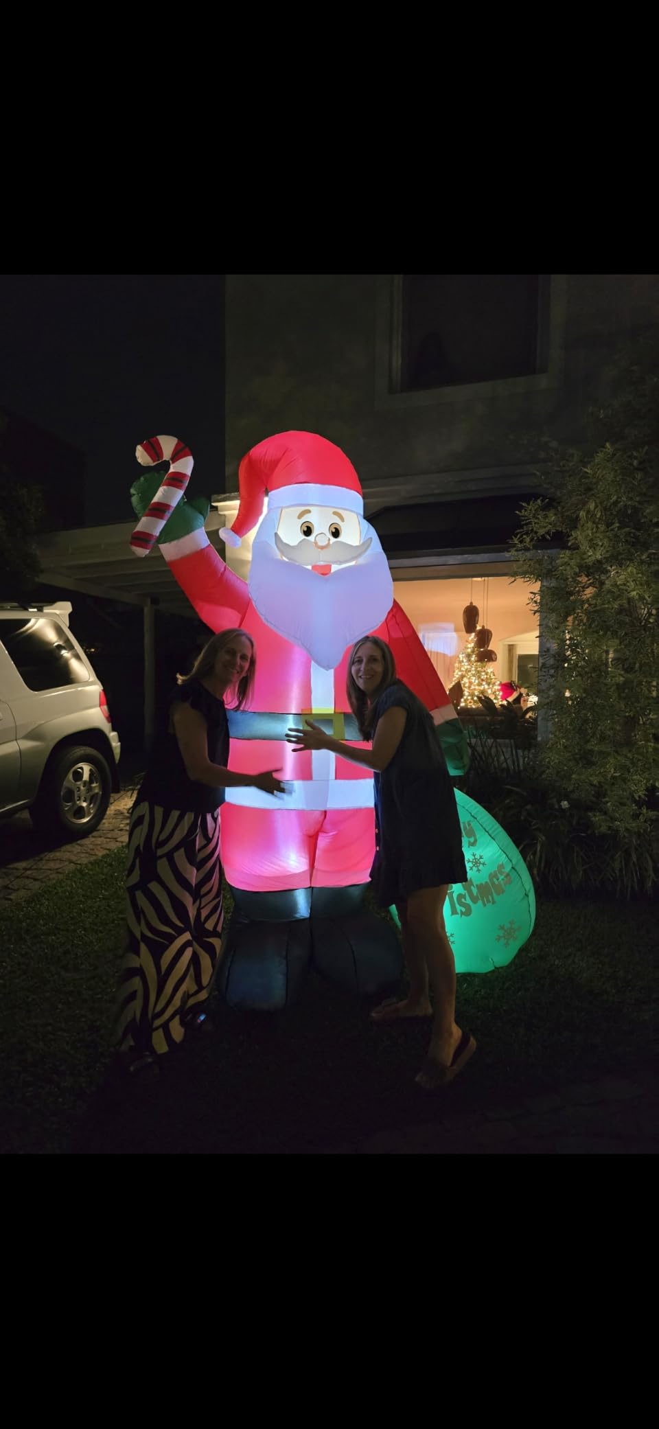 8 FT Christmas Inflatable Santa Claus with Candy and Big Gift Bag Outdoor Decor, Blow Up IP44 Weatherproof Xmas Decorations for Yard, Built-in LED Light customer photo 1