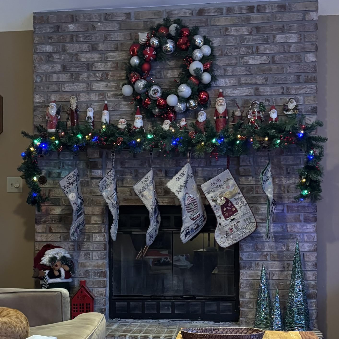 Christmas Garland with Lights 9FT, Lighted Christmas Garland Battery Powered 8 Lighting Modes, 50 LED Lights Garland, Red Berry, Christmas Pine Cone, for Stairs, Front Door, Christmas Decor customer photo 1