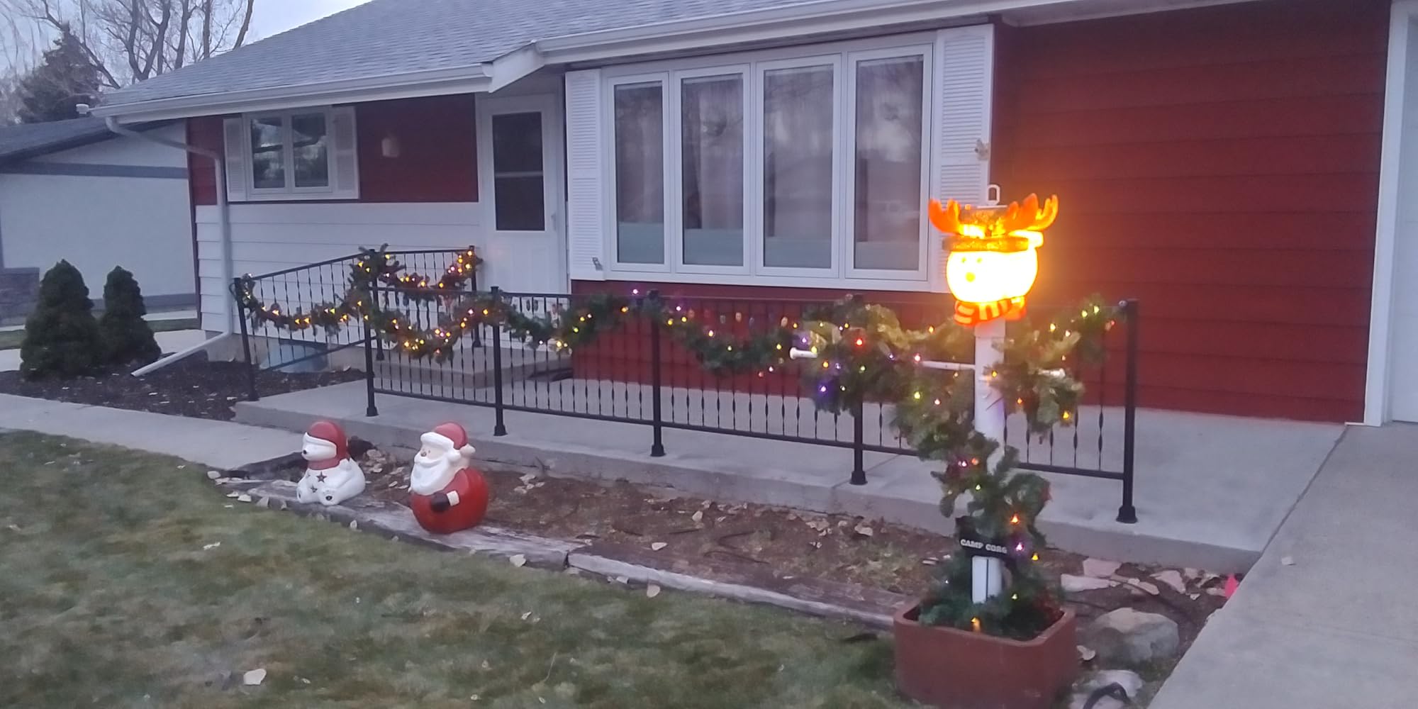 Christmas Garland with Lights 9FT, Lighted Christmas Garland Battery Powered 8 Lighting Modes, 50 LED Lights Garland, Red Berry, Christmas Pine Cone, for Stairs, Front Door, Christmas Decor customer photo 2
