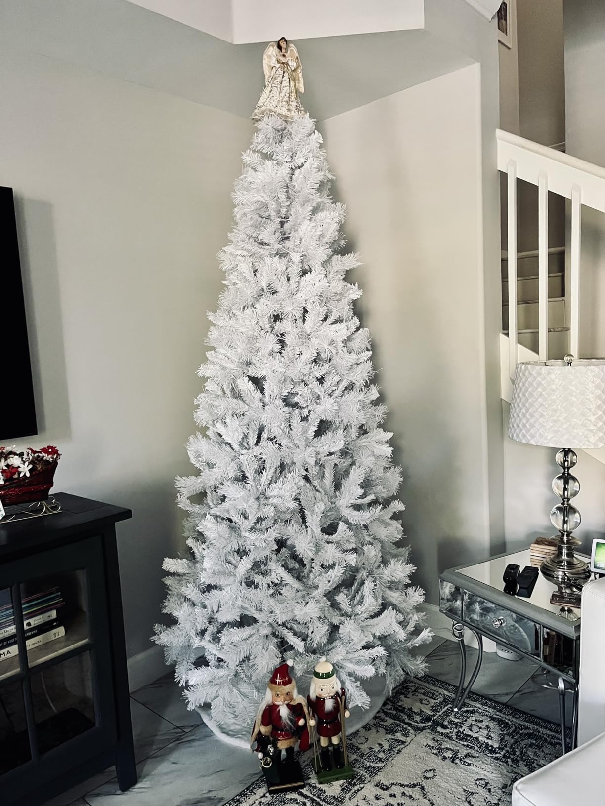 Glitzhome 7.5ft Prelit Christmas Tree, Artificial Christmas Tree with 350 Warm White Lights, Flocked Pencil Christmas Trees Chicago Frostwood Spruce with 1,211 PE&PVC Branch Tips,Sturdy Metal Stand customer photo 2
