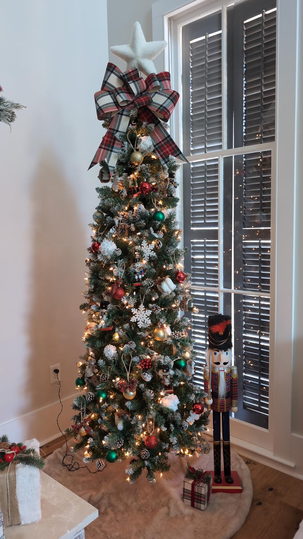 Best Choice Products 7.5ft Pre-lit Pencil Christmas Tree, Partially Flocked & Frosted Slim Holiday Tree Decoration, Skinny Xmas Tree, 350 Lights, 1,075 Frosted Tips, 64 Pine Cones, Foldable Stand customer photo 2
