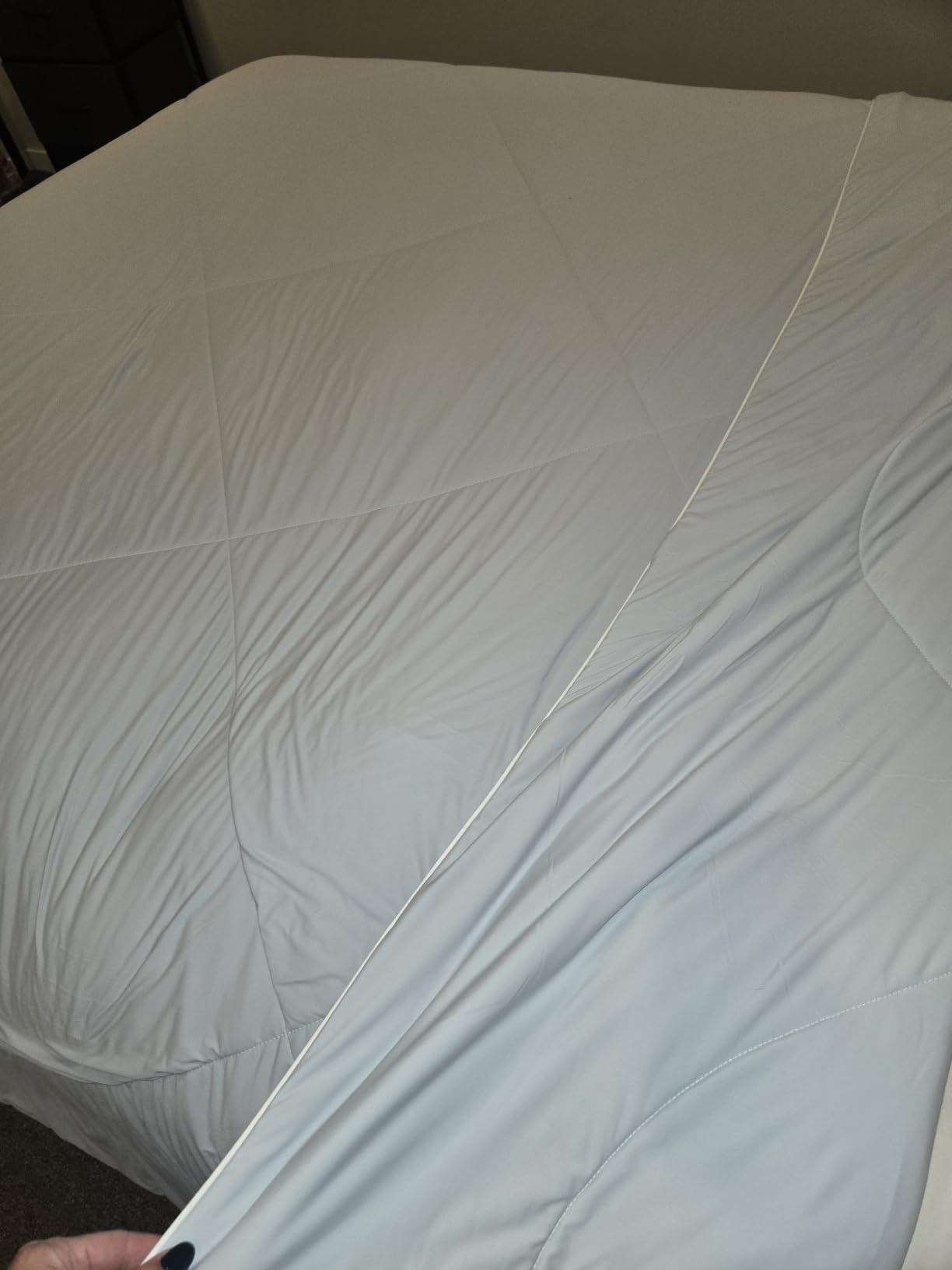 Cozy Bliss Cooling Comforter Queen Size, Cooling Blankets for Hot Sleepers and Night Sweats, Dark Light Gray Summer Comforter for Queen Size Bed, Breathable Soft Lightweight Silk Smooth customer photo 1