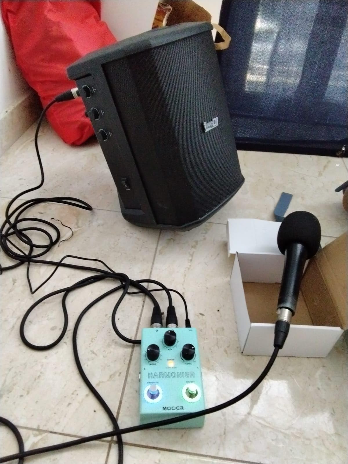 MOOER Autuner Vocal Effects Processor Voice Pedal Pitch Correction Reverb Delay Guitar Vocal Stompbox Microphone Amplifier for Guitarist Recording Live Performance Singing Streaming (MVP1) customer photo 2
