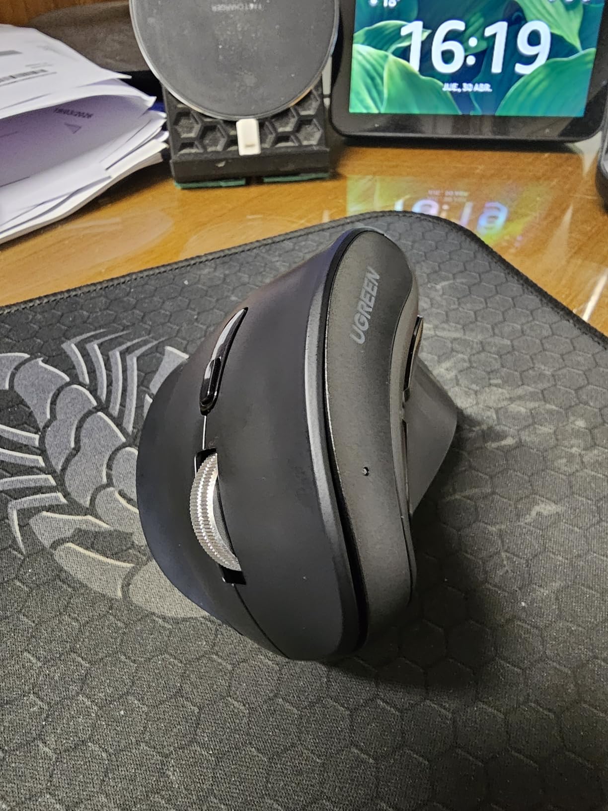 Vertical Wireless (Bluetooth 5.0+2.4G) Ergonomic Mouse with 5 Buttons, 1000/1600/2000/4000 DPI, Prevention of Mouse Arm, Vertical Mouse Compatible with PC/Laptop/Tablet, Black customer photo 2