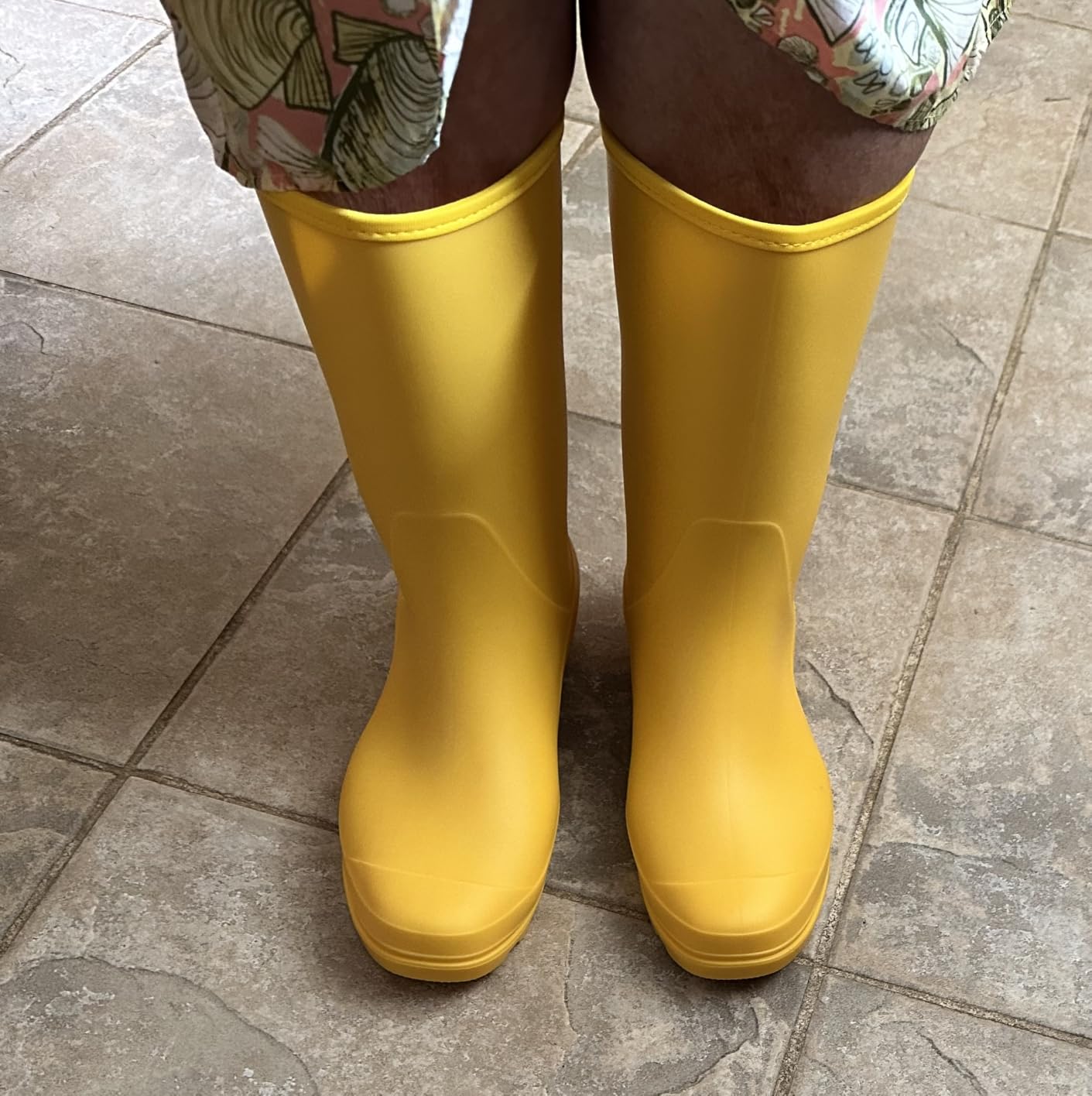 HISEA Women Rubber Boots Wide Calf Rain Boots Matte Surface Waterproof PVC Rubber Rain Boot Mid Height Rain Shoes for Outdoor Gardening Work Walking customer photo 1