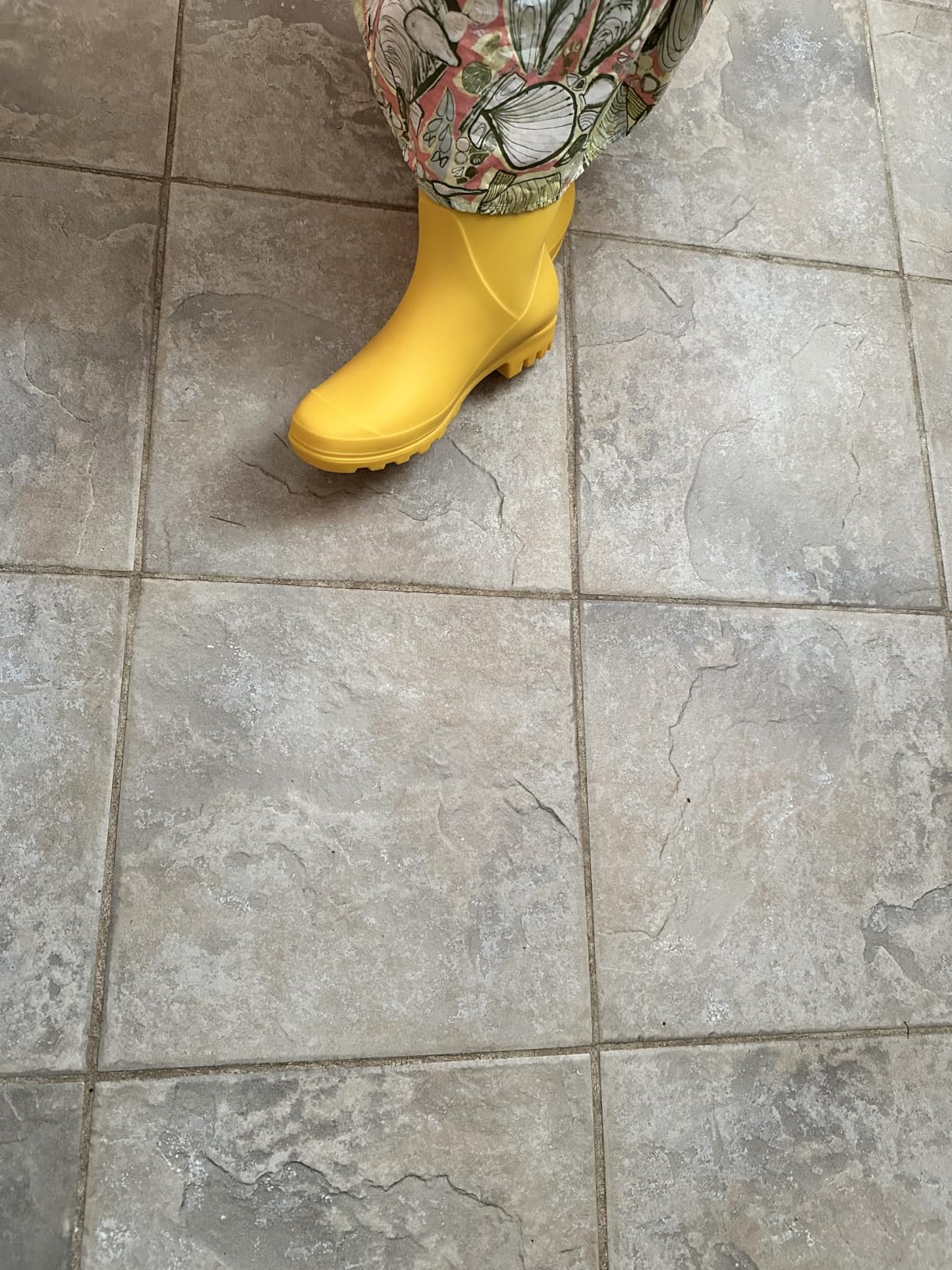 HISEA Women Rubber Boots Wide Calf Rain Boots Matte Surface Waterproof PVC Rubber Rain Boot Mid Height Rain Shoes for Outdoor Gardening Work Walking customer photo 2