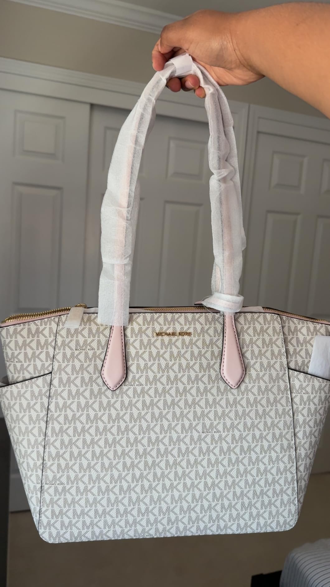 Michael Kors Women's Marilyn Medium Top Zip Tote customer photo 1