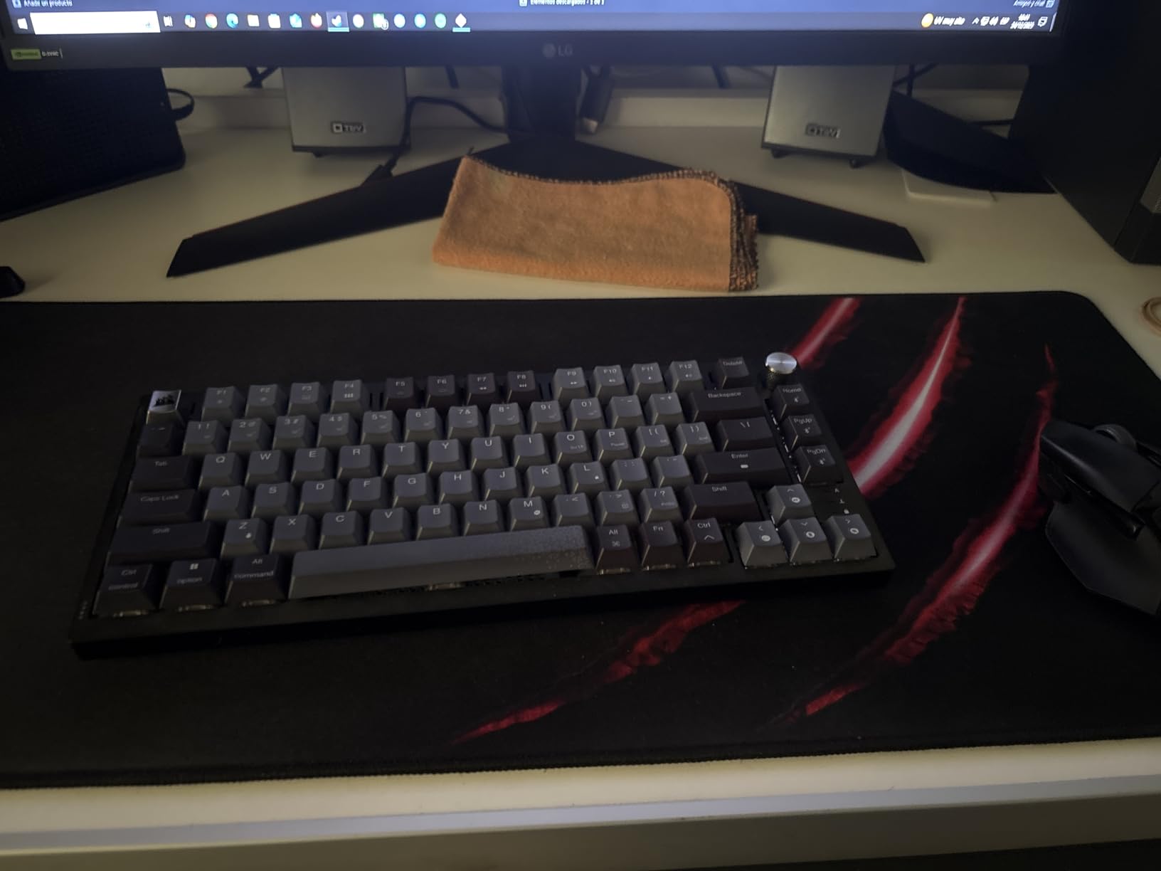 Corsair K65 Plus Wireless 75% RGB Mechanical Gaming Keyboard - Pre-Lubricated MLX Red Linear Switches - PBT Dye-Sub Keycaps - PC, Mac, PS5, PS4, Xbox, iPad - QWERTY NA - Black/Gray customer photo 1