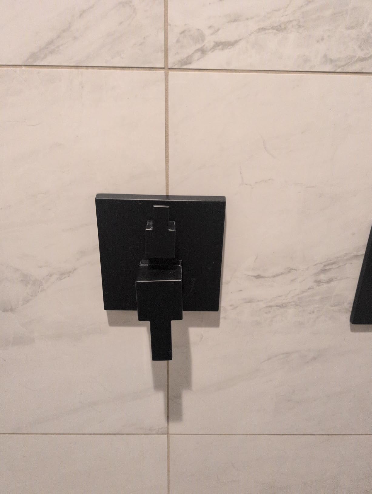 Delta Modern 14 Series Square Rain Shower System Faucet Set, Rainfall Matte Black Shower Head and Handle Set, Valve Trim Kit, 10 Inch, Matte Black 342701-BL customer photo 1