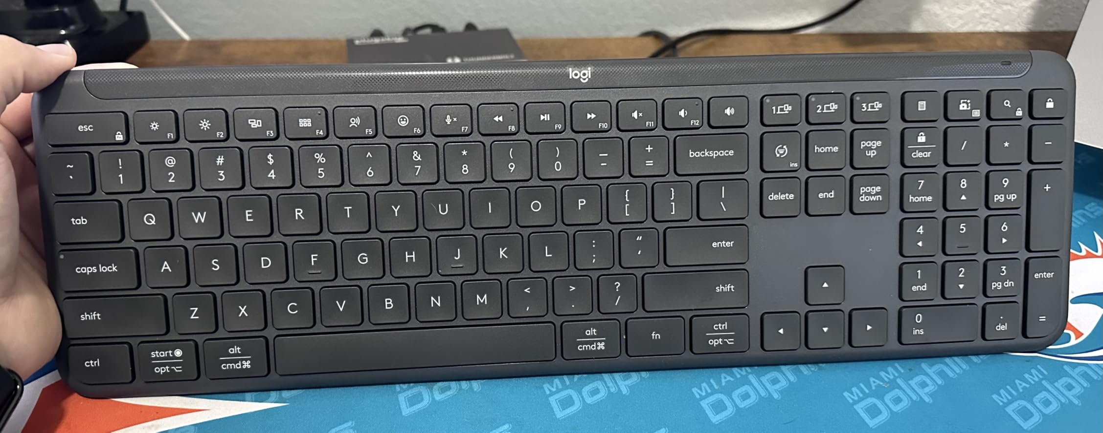 Logitech Signature Slim K950 Wireless Keyboard with Quiet Typing - Graphite | Full size, sleek design with number pad, laptop-style typing, pair up to 3 multi-OS devices, Multi-OS, Windows, Mac, Chrome customer photo 2