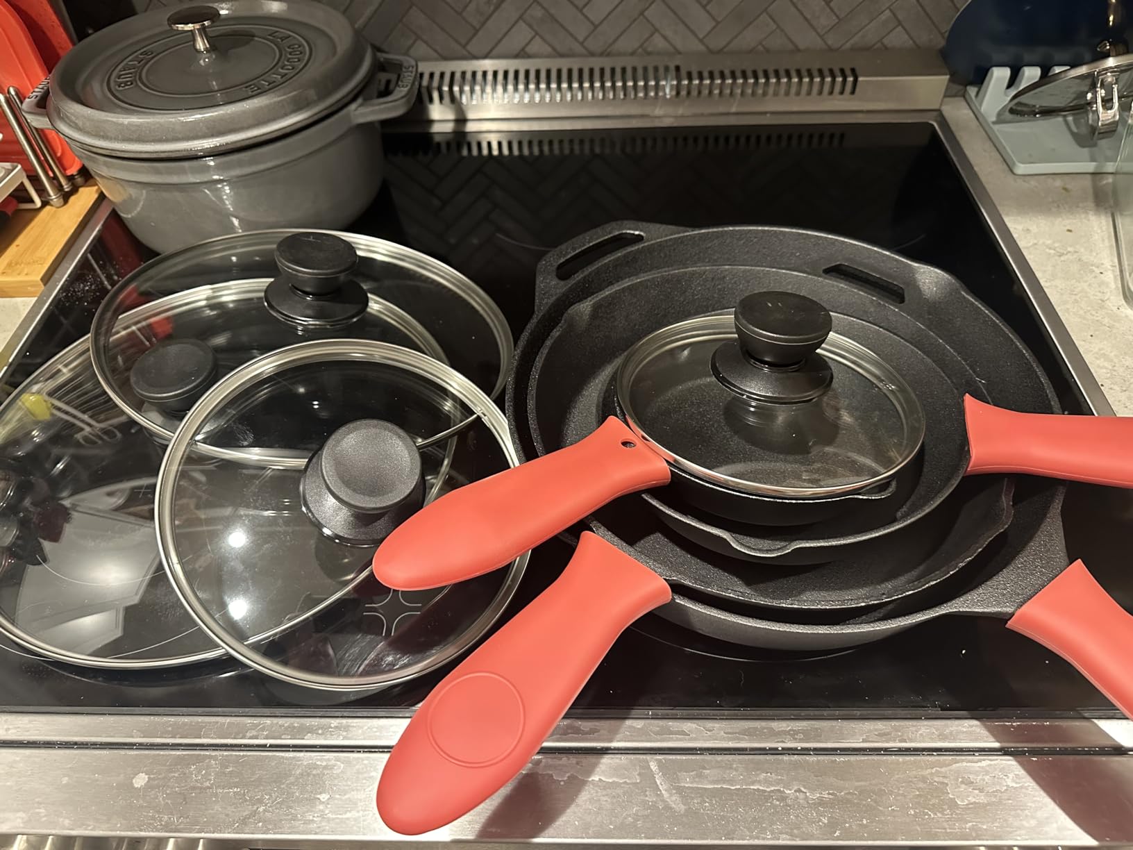MegaChef 13 Piece Pre-Seasoned Cast Iron Skillet Set with Tempered Glass Lids and Silicone Holders customer photo 2