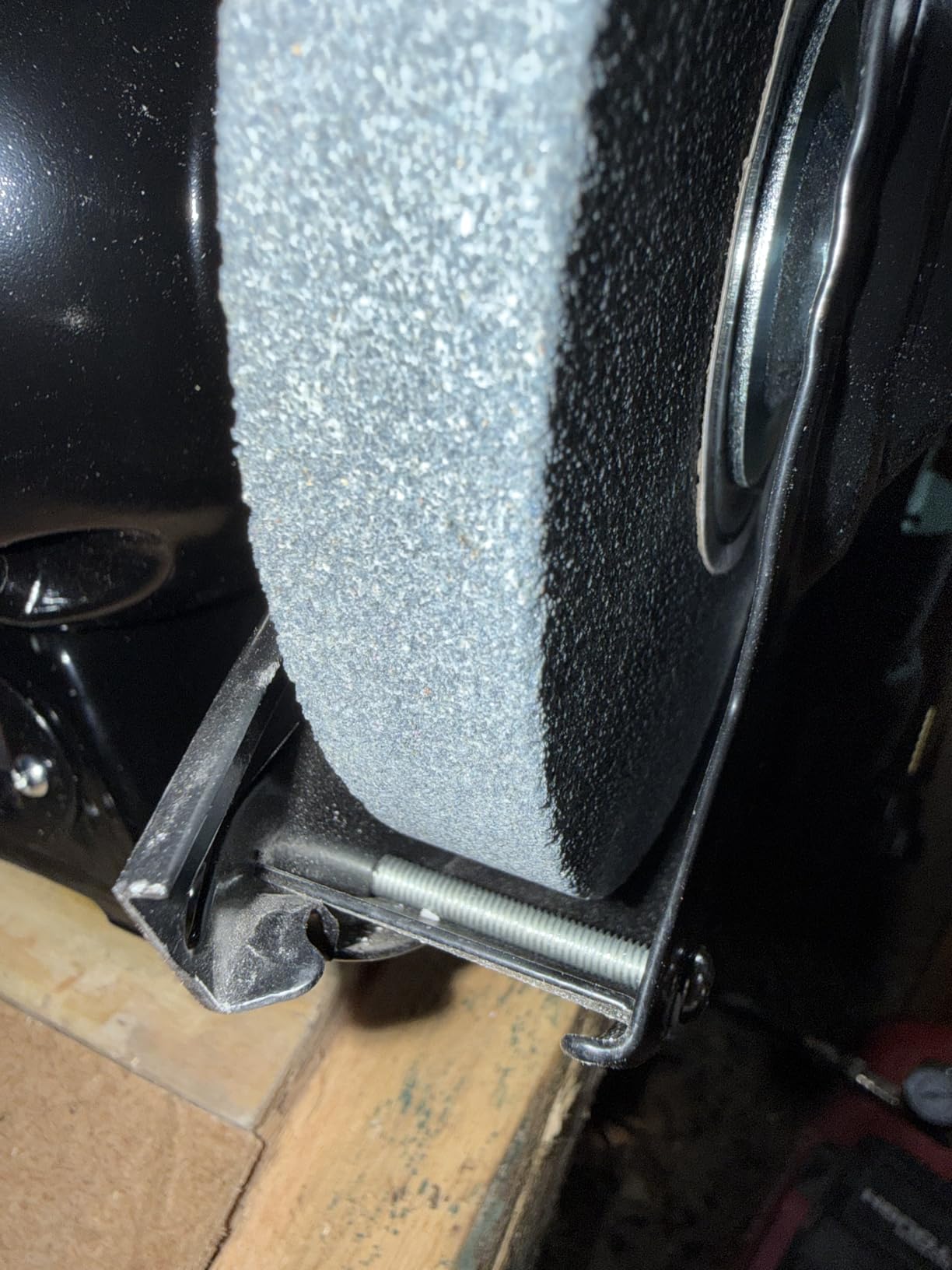Ironton Benchtop Grinder with 6in. Wheel, 2.1 Amps, 1/2 HP, 3560 RPM Max. Speed, Model# BG115-6L customer photo 2