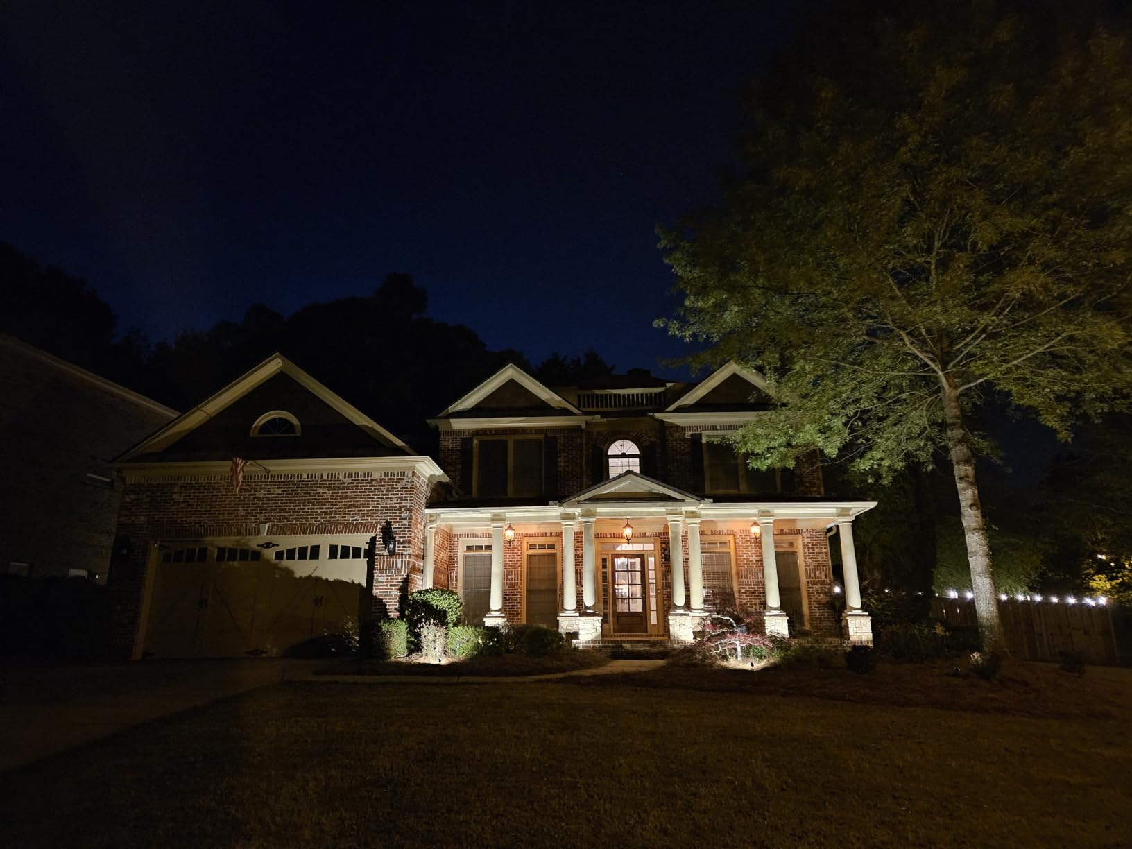 ZUCKEO All-in-One Landscape Lighting Kit, 5W LED Low Voltage Landscape Lights with Transformer and 80FT Wire, Waterproof Outdoor Spotlight with Connectors for Yard Garden House, 3000K 12-24V 8Pack customer photo 1