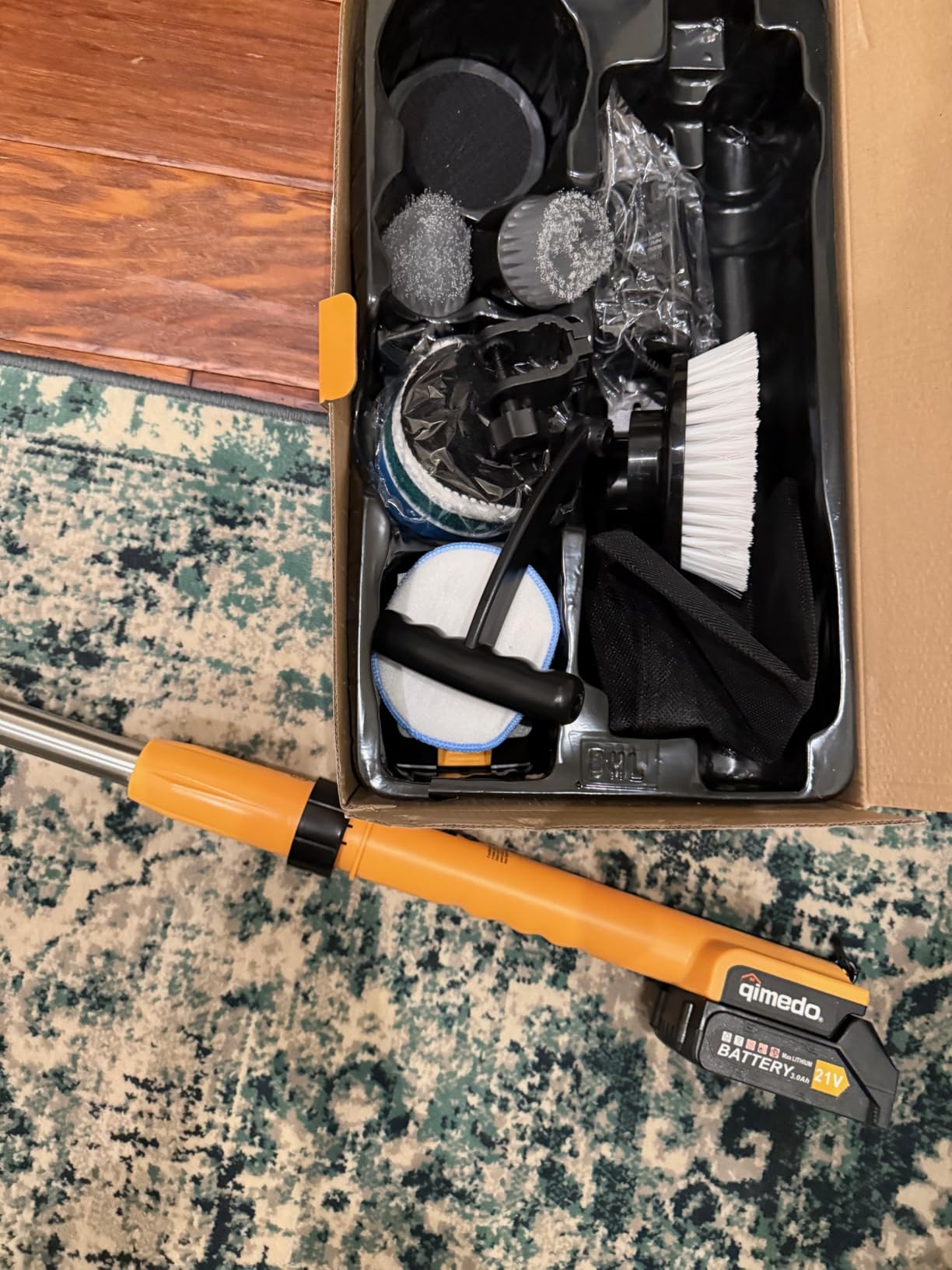 Qimedo Electric Spin Scrubber Extra Large Brush Q3, 6000 mAh Best Battery Power Scrubber for Cleaning, 1200RPM Shower Cordless Cleaning Brush with 8 Brushes for Bath/Tub/Tile/Floor (Smart Display) customer photo 2