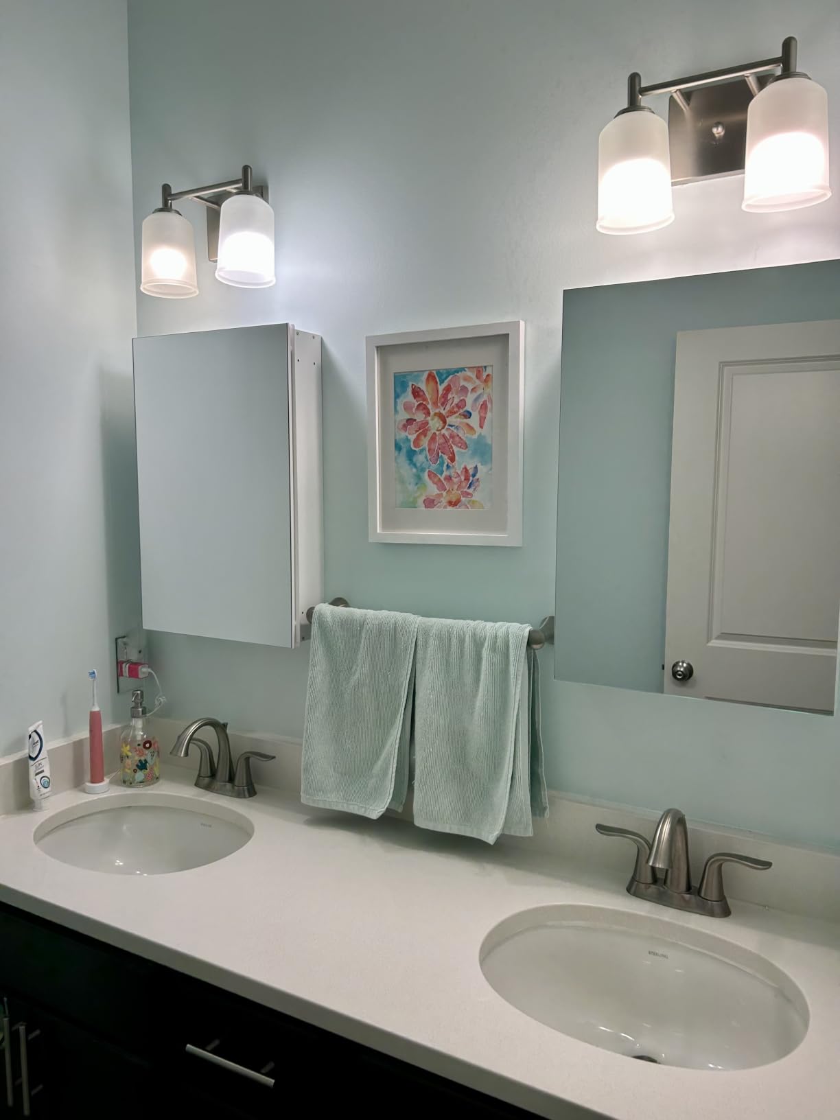 TokeShimi 24x32 Mirrored Medicine Cabinet Recessed or Wall Mount, Aluminum Tempered Silver Bathroom Medicine Cabinet with Mirror with Stepless Adjustable Storage Metal for Modern Farmhouse customer photo 1