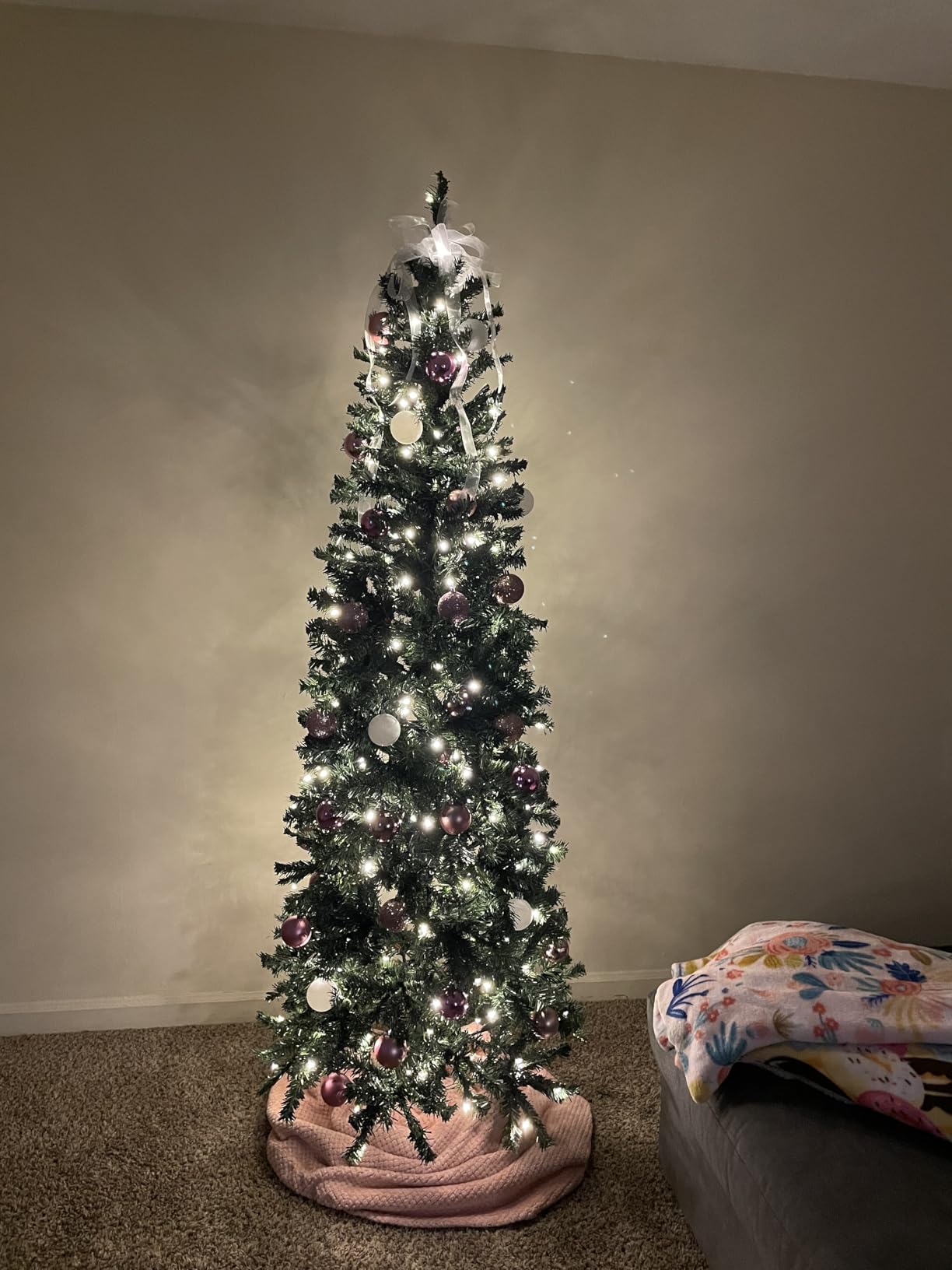 okicoler Christmas Tree, 6.5ft Pre-Lit Slim Pencil Fir Tree, 775 Branch Tips with 250 Incandescent Warm White Lights, Metal Hinges, White Holiday Decoration for Corner customer photo 1