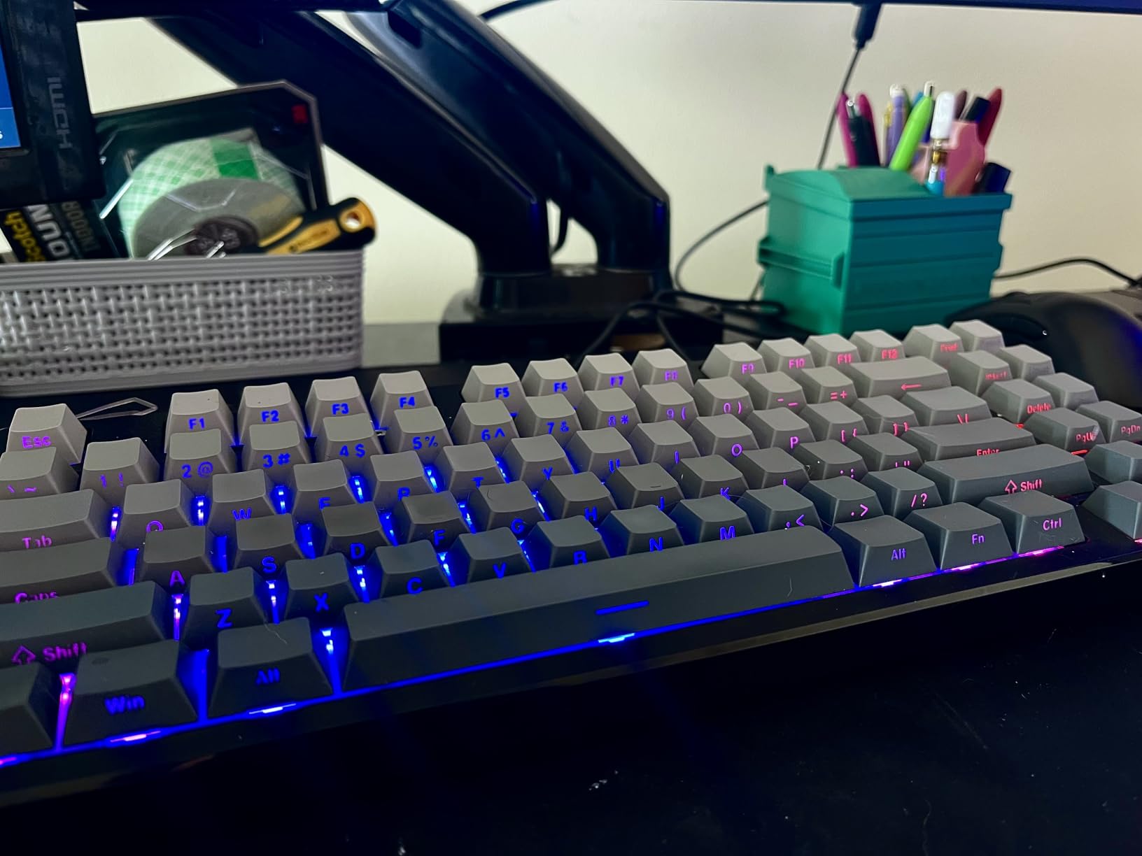 Kisnt KN85 Wireless Mechanical Keyboard, 75% Layout, Bluetooth/2.4GHz/USB-C, Custom RGB Backlit, Hot-Swappable Linear Switch, Creamy Sound for Gaming/Typing customer photo 1