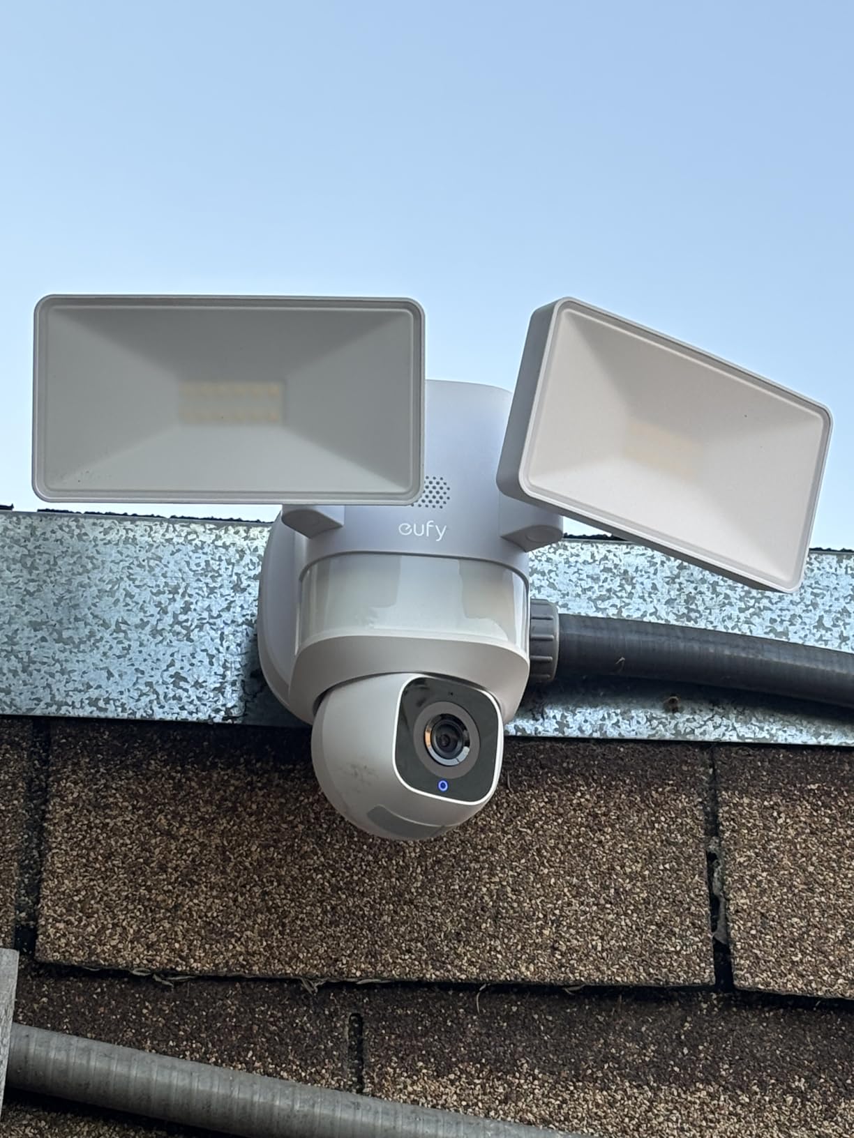 eufy Security Floodlight Camera E30, Security Camera Outdoor, 360° Pan and Tilt, AI Detection and Tracking, 2K Video, 2.4GHz Wi-Fi, 2,000 Lumens, Built-in Siren, 24/7 Recording, No Monthly Fee customer photo 1