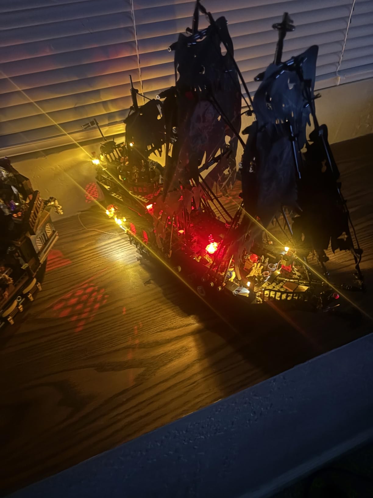 JMBricklayer Pirate Ship Building Toys with Lights, Pearl Pirate Ship Model Boat Kit 40002, Black Ship Toy Building Sets for Adult Teens 14+, Home Office Decor Valentines Gifts (1713 PCS) New Upgrade customer photo 1