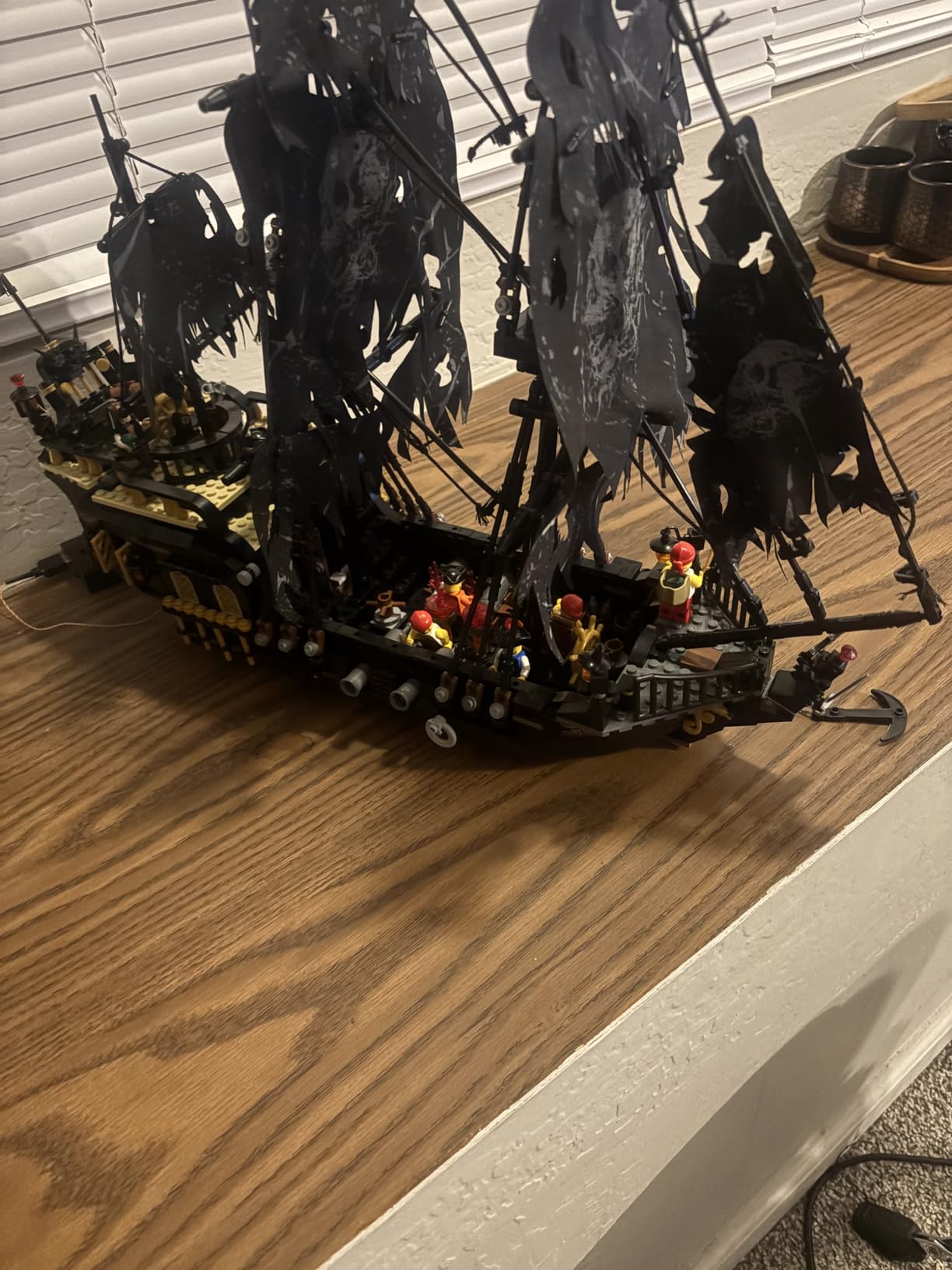 JMBricklayer Pirate Ship Building Toys with Lights, Pearl Pirate Ship Model Boat Kit 40002, Black Ship Toy Building Sets for Adult Teens 14+, Home Office Decor Valentines Gifts (1713 PCS) New Upgrade customer photo 2