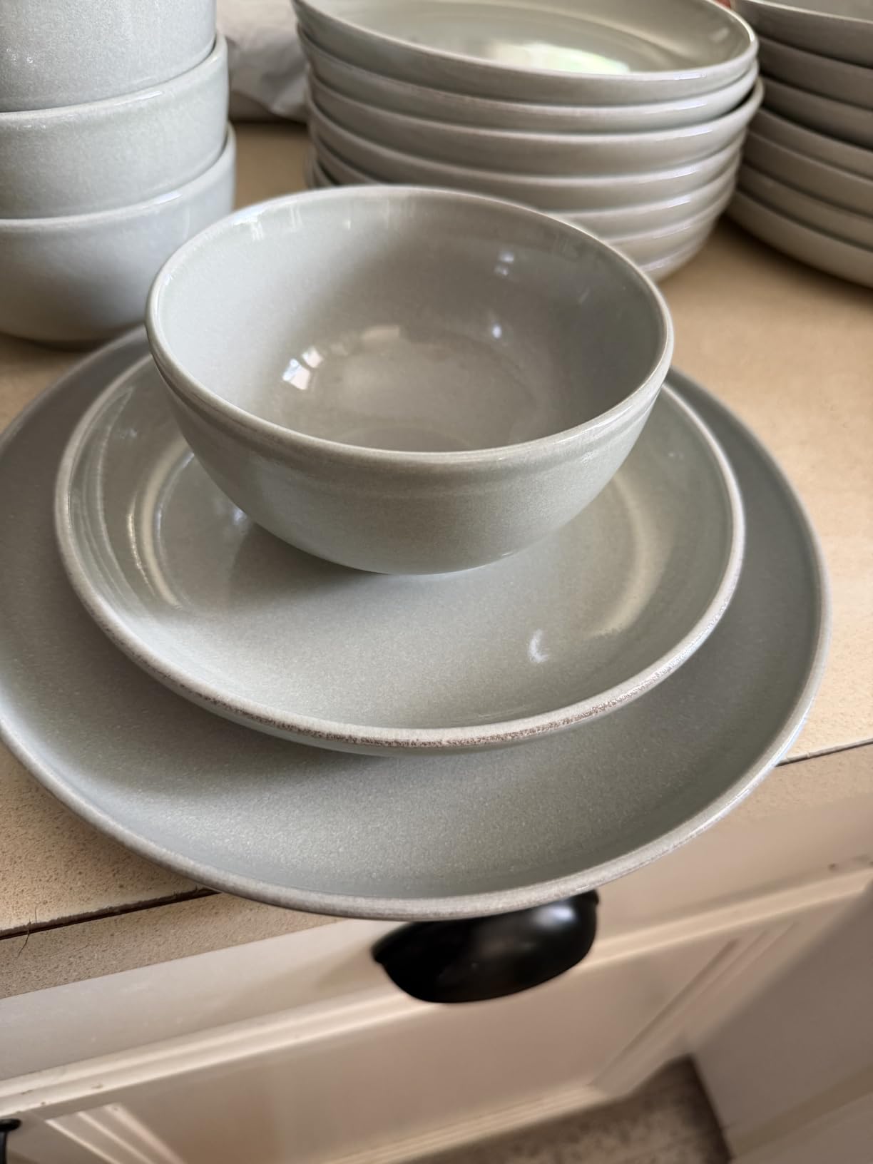 24 Piece Dinnerware Sets for 8, Modern Stoneware Plates and Bowls Sets, Perfect for Family Gatherings & Holiday Celebrations, Easy Cleaning Dishes Set, Stack Compactly Dishware, Brown Green customer photo 1