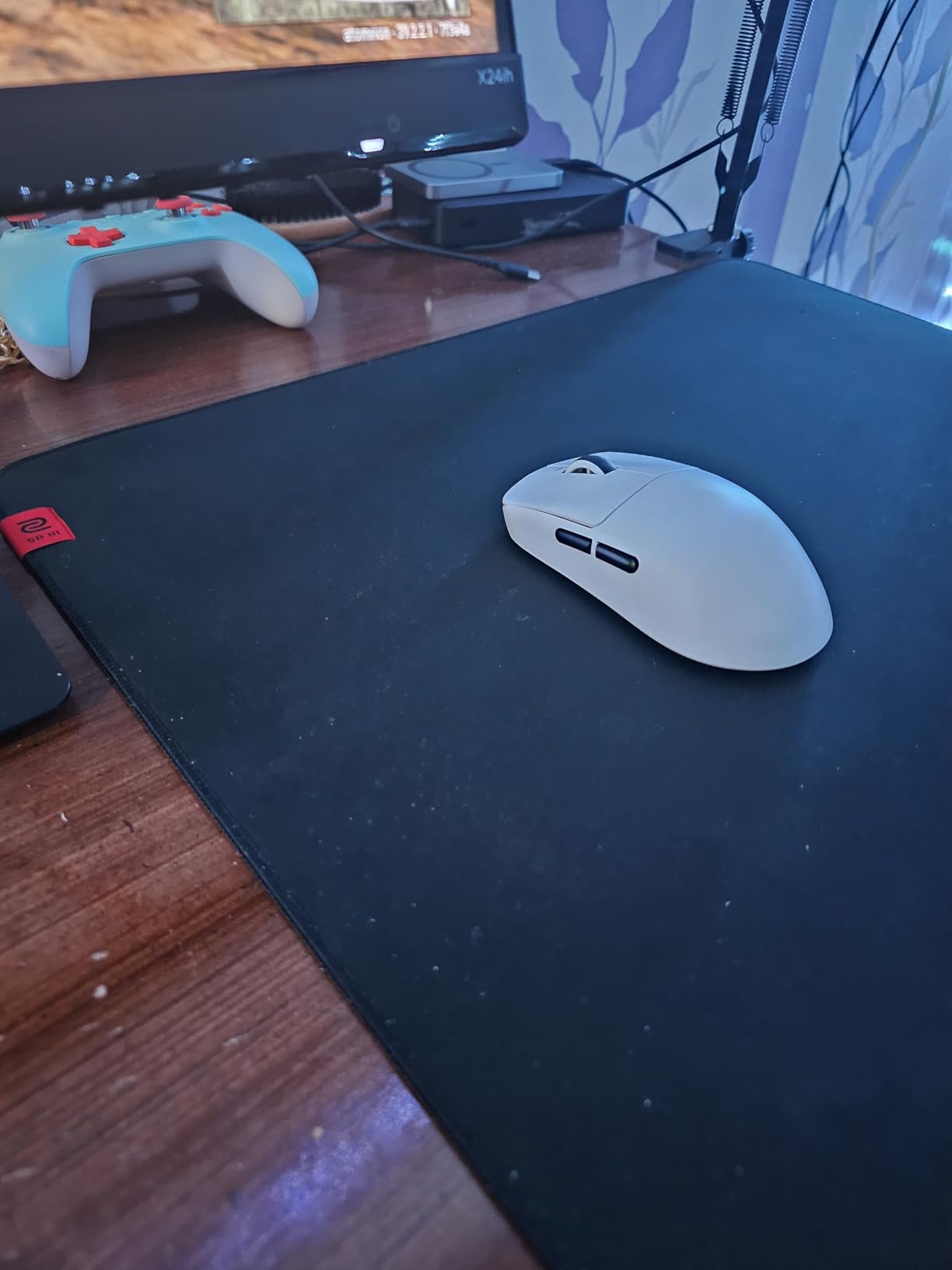 BenQ Zowie G-SR III Large Esports Gaming Mouse Pad - Humidity Resistance Cloth, Consistent Controlling Glide, Uniform High-Density Rubber Base, Stitched Edges, Anti-Slip Base customer photo 1
