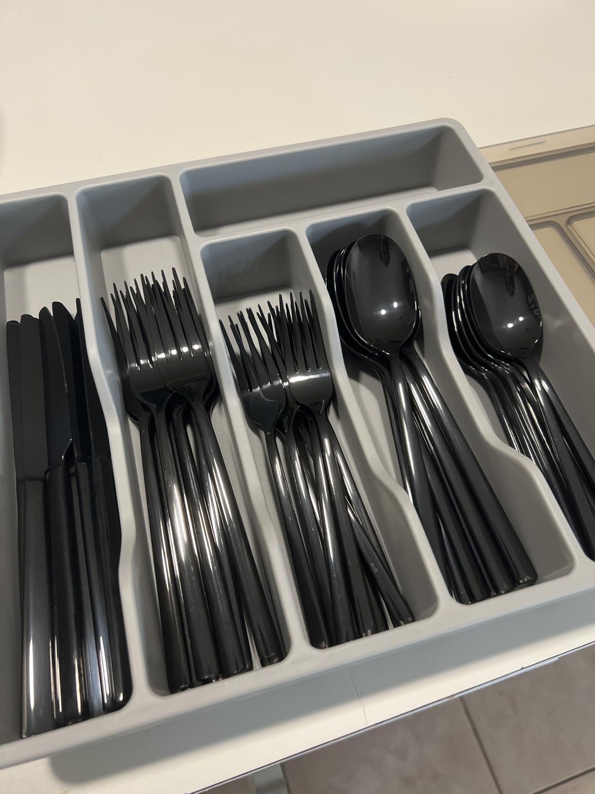 KINGSTONE Gold Silverware Set, 60-Piece Forged Flatware Set Cutlery Set Premium Stainless Steel, Service for 12, for Kitchen, Home, Wedding, Party, Mirror Polished and Dishwasher Safe customer photo 1