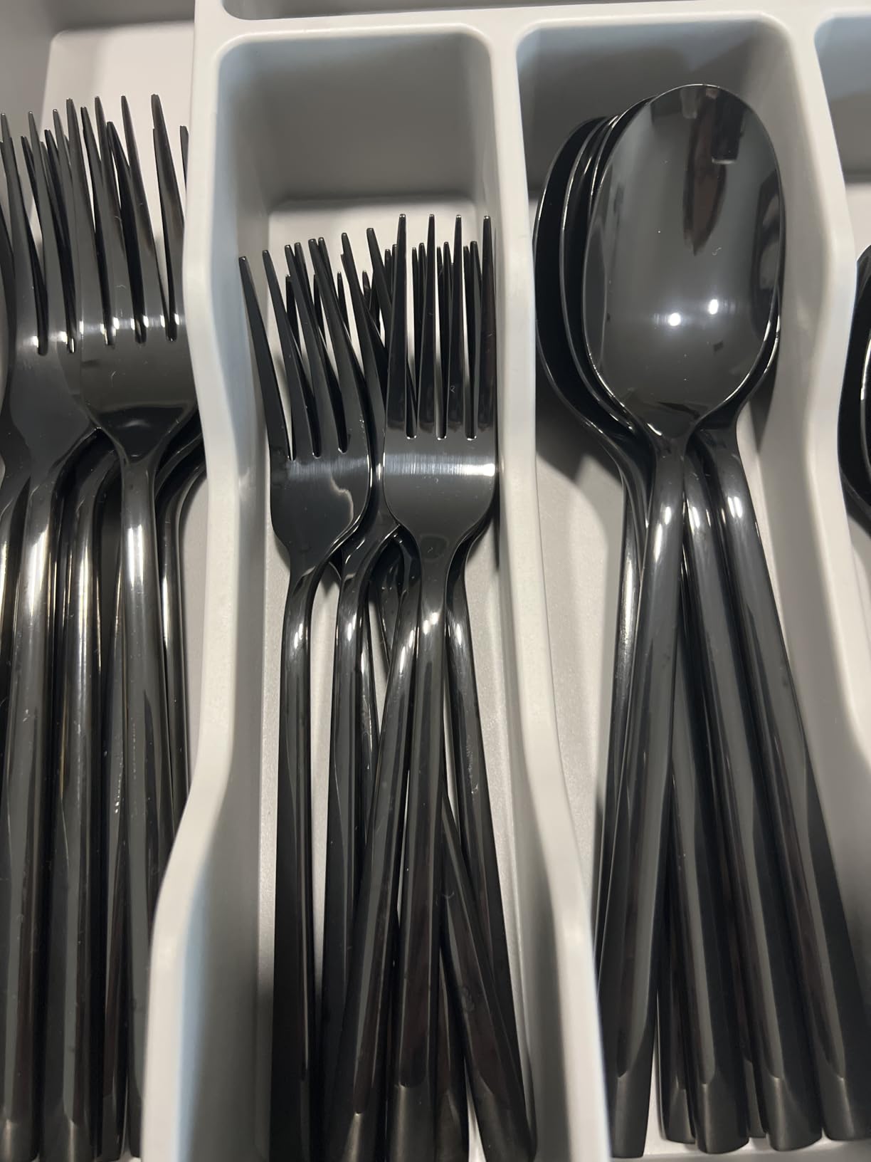 KINGSTONE Gold Silverware Set, 60-Piece Forged Flatware Set Cutlery Set Premium Stainless Steel, Service for 12, for Kitchen, Home, Wedding, Party, Mirror Polished and Dishwasher Safe customer photo 2