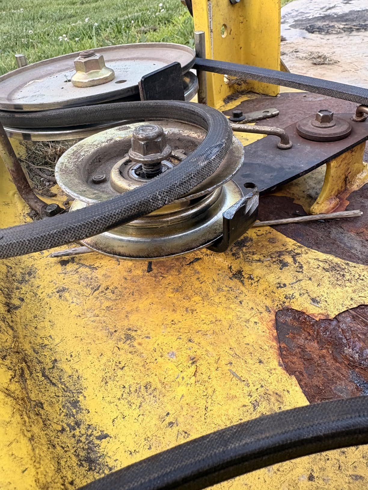 DEWALT 20V MAX Cordless 4 1/2 Inch Paddle-Switch Grinder, Bare Tool Only (DCG408B) customer photo 1