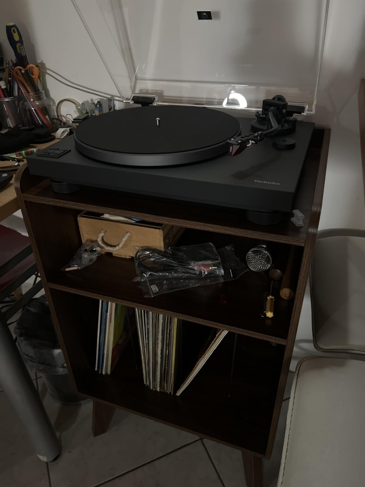 Record Player Stand, Turntable Stand with Record Storage and Charging Station & USB Ports, Record Player Table with Metal Divider, Record Stand Up to 160 Albums for Living Room, Bedroom Walnut customer photo 1