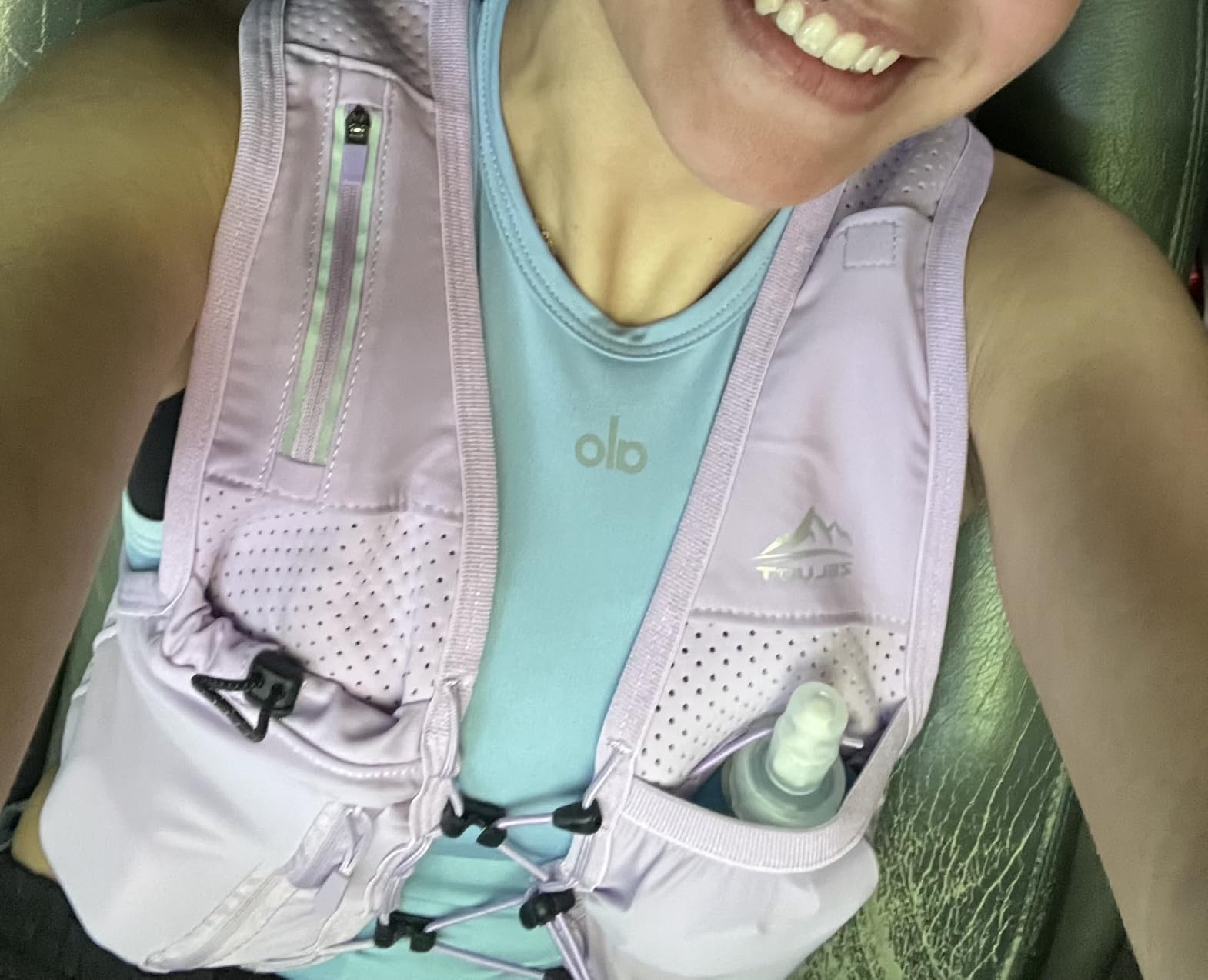 Running Vest for Women Men, US Patent, Adjustable Chest Straps Running Hydration Vest with 500ml Soft Flask, Lightweight Reflective Hydration Backpack for Marathon customer photo 1