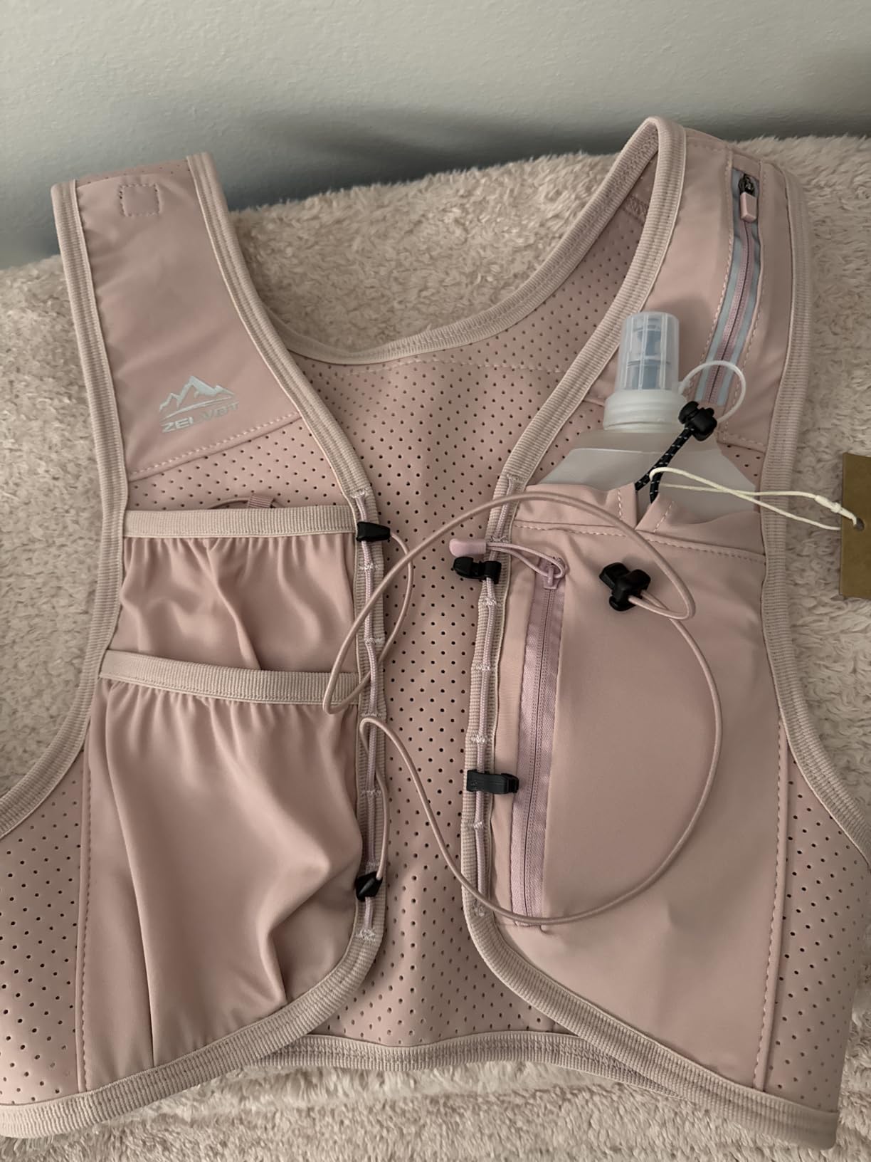 Running Vest for Women Men, US Patent, Adjustable Chest Straps Running Hydration Vest with 500ml Soft Flask, Lightweight Reflective Hydration Backpack for Marathon customer photo 2