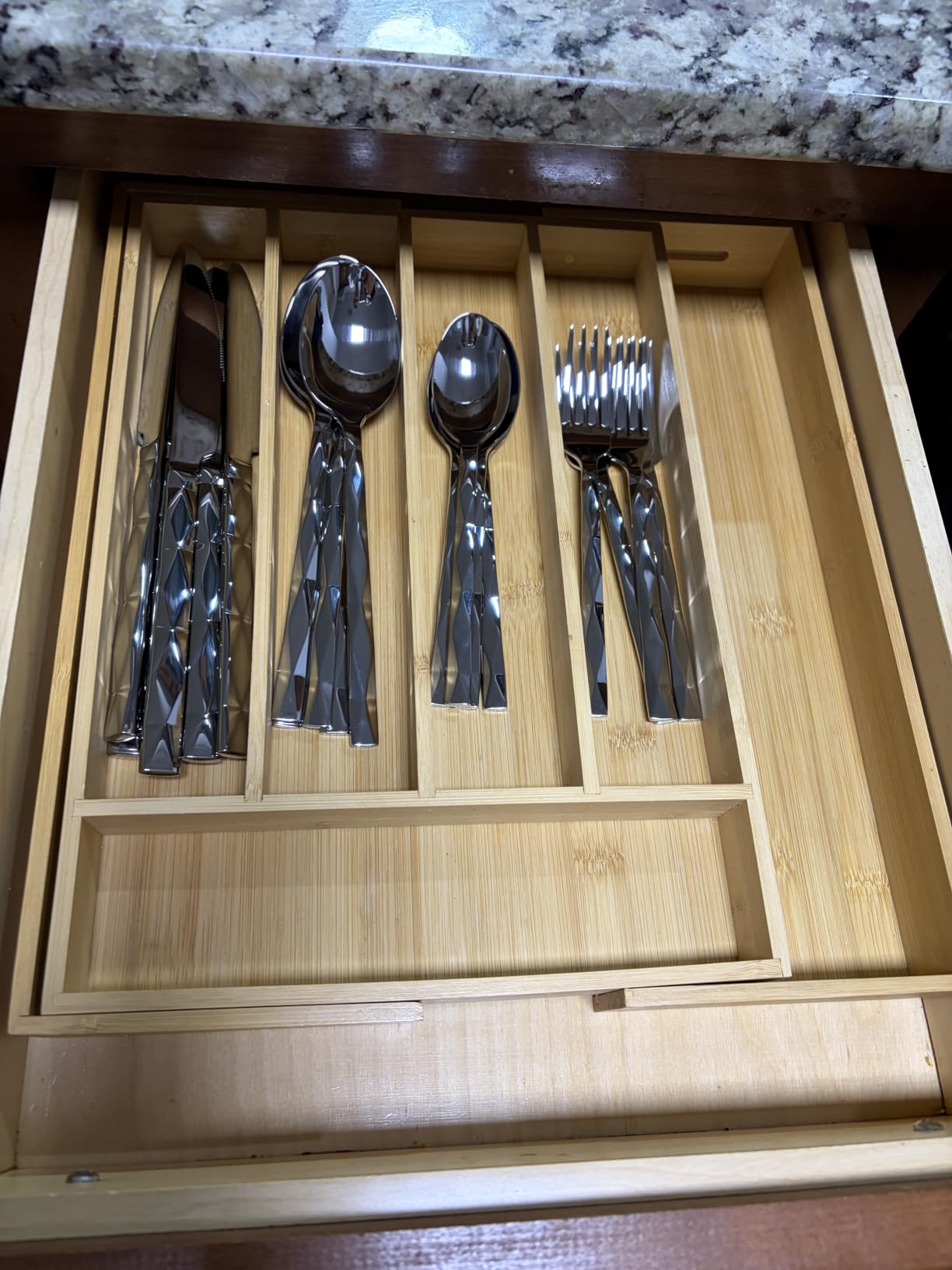 40 Piece 18/10 Gold Silverware Set, Stainless Steel Flatware Cutlery for 8 | KINGSTONE Luxury Silverware with Diamond Cut Pattern, Mirror Polished Utensils for Kitchen, Wedding, Party, Dishwasher Safe customer photo 2