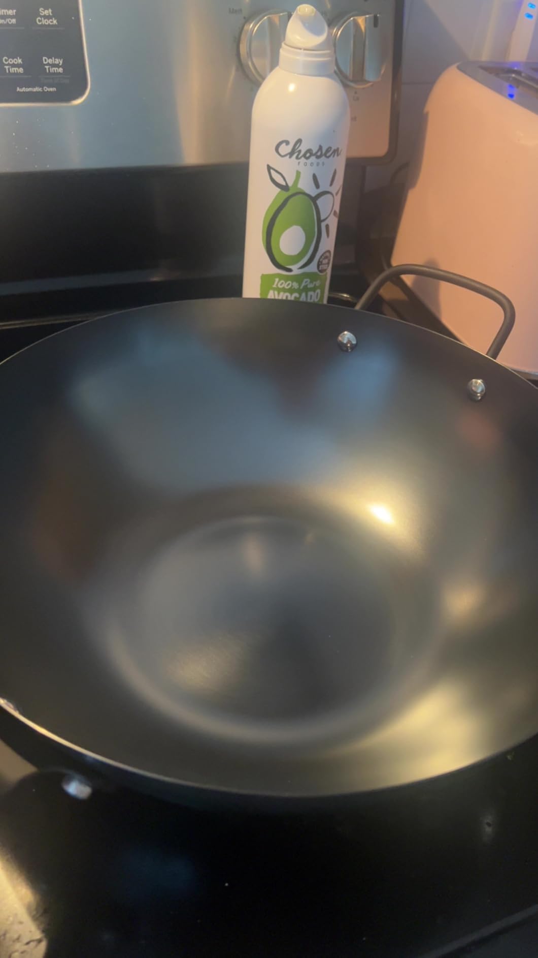 Amazon Basics Carbon Steel Pre-Seasoned Wok, All Cooktop Friendly, 12.6 in. customer photo 1