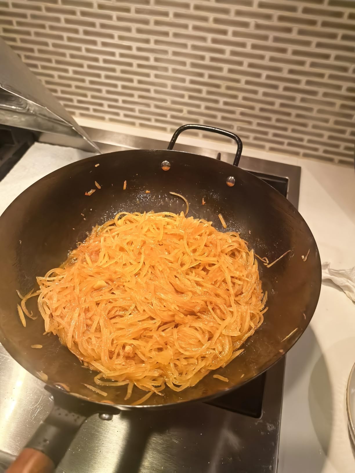 Amazon Basics Carbon Steel Pre-Seasoned Wok, All Cooktop Friendly, 12.6 in. customer photo 2