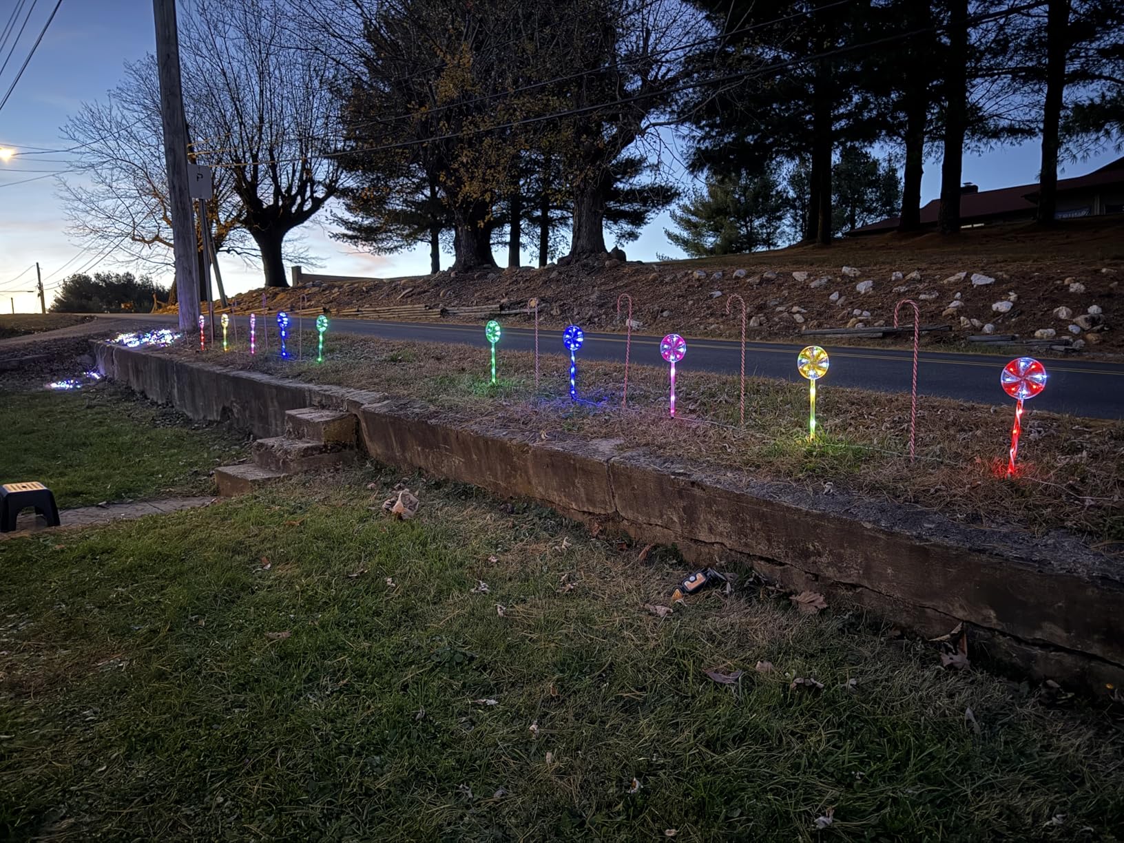 Outdoor Christmas Decorations, Lollipop Pathway Lights, 5 Pack Solar Pathway Lights, Lollipop Stakes, 8 Modes, Waterproof, Candy Cane Walkside Display customer photo 2