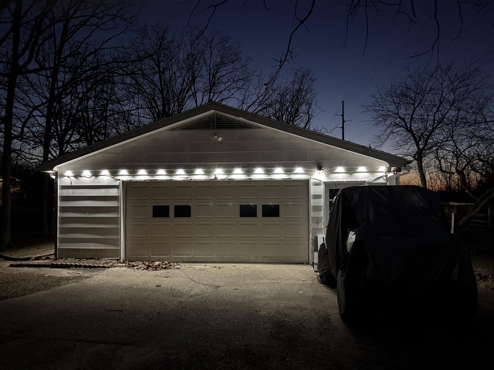 Linkind Permanent Outdoor Lights HP5, 100ft Smart AI RGBTW LED Outdoor Lights for Eave, 85 Scenes Modes, IP67 Waterproof, Works with Alexa, Google Assistant customer photo 2