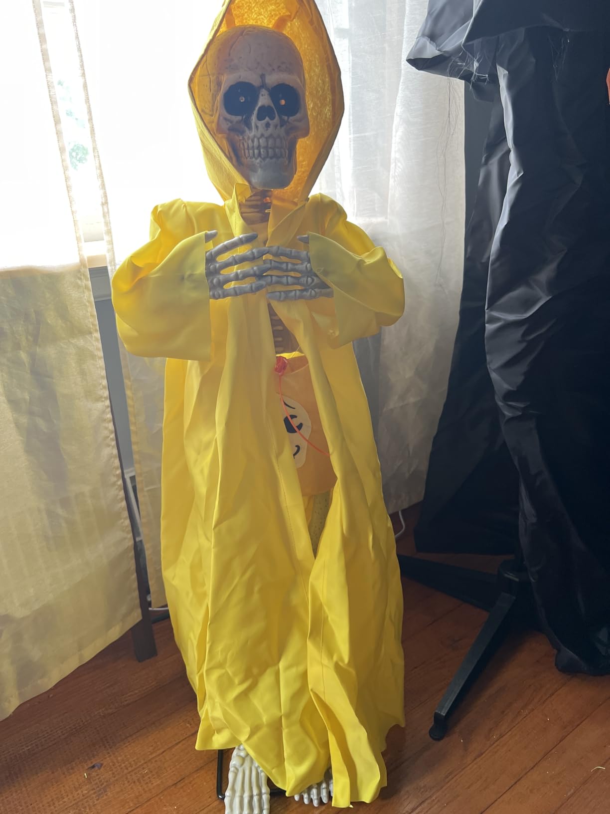 Halloween Animatronic Tombstone with Moving Skeleton - Sensor Activated Animated Scary Prop with Creepy Sound & Light-Up Eyes for Haunted House, Yard, Halloween Party Decor customer photo 1