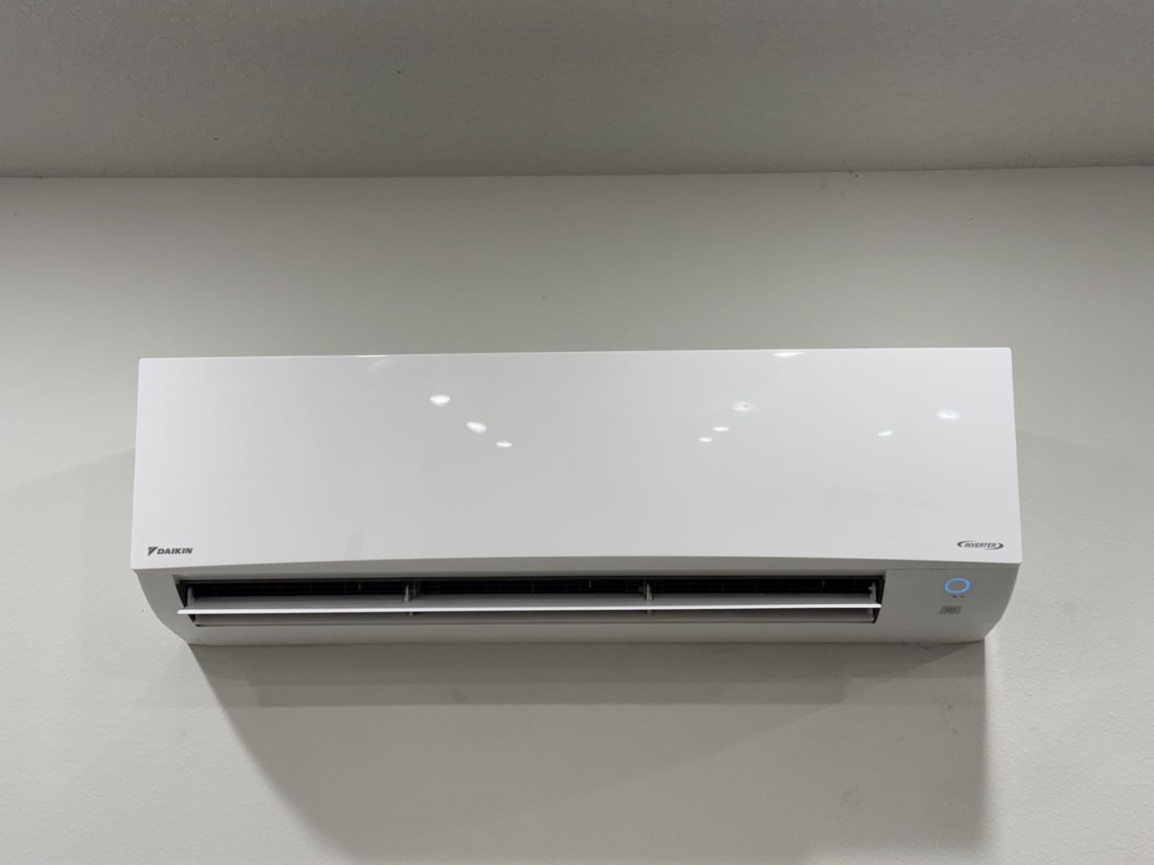 Daikin 24,000 Btu 18 SEER2 R32 Series Heat Pump Ductless Mini Split A/C | Air Conditioner Includes 15' Installation Kit, 1/2 Whip, 30A Disconnect, and Wall Bracket customer photo 2