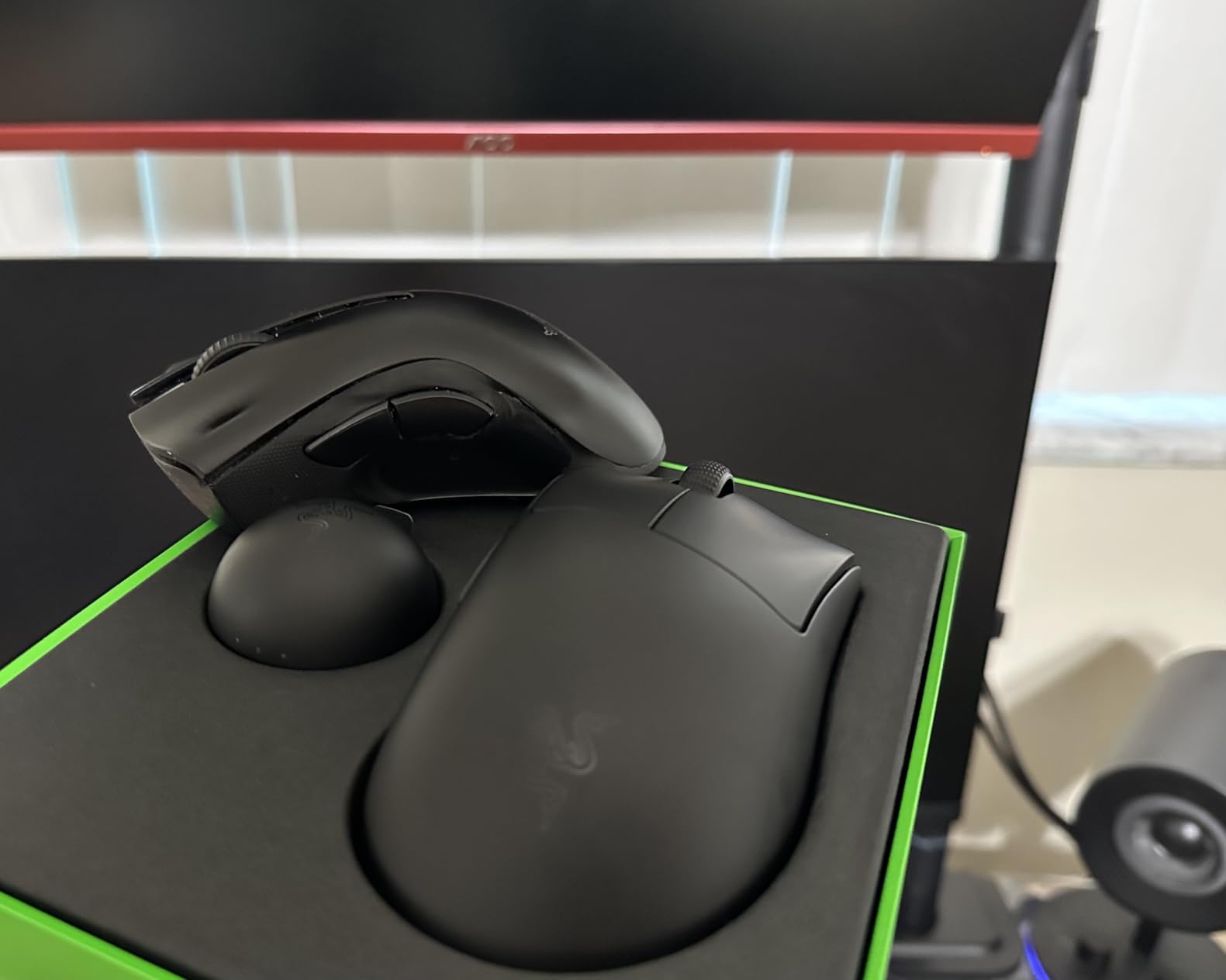 Razer DeathAdder V4 Pro Wireless Gaming Mouse - Ultra-Lightweight 56g, 45K DPI Optical Sensor and Scroll Wheel, 8000Hz HyperPolling, Up to 150 Hr Battery, USB-C Charging, for PC, Laptop - Black customer photo 1