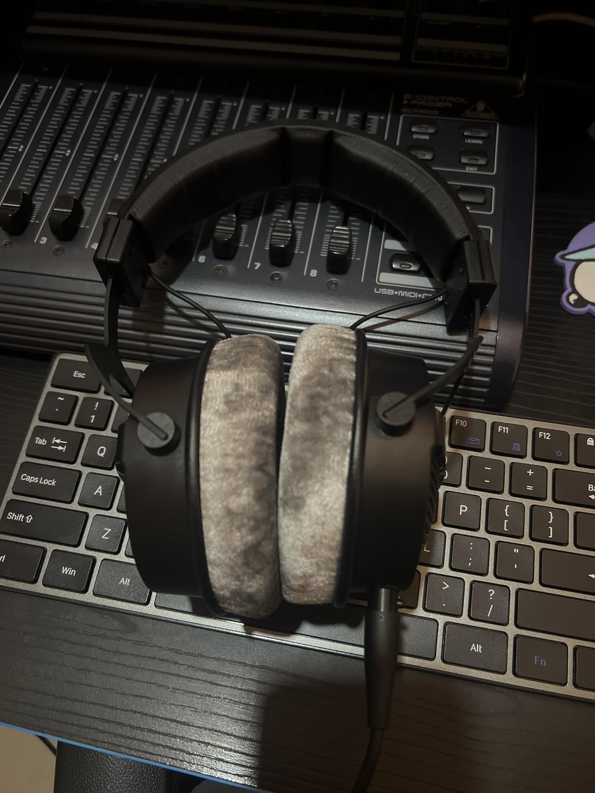 beyerdynamic DT 990 Pro X 48 ohm Wired Over-Ear, Open Back Professional Recording Studio Monitor Headphones for Mixing, Editing, Critical Listening customer photo 1