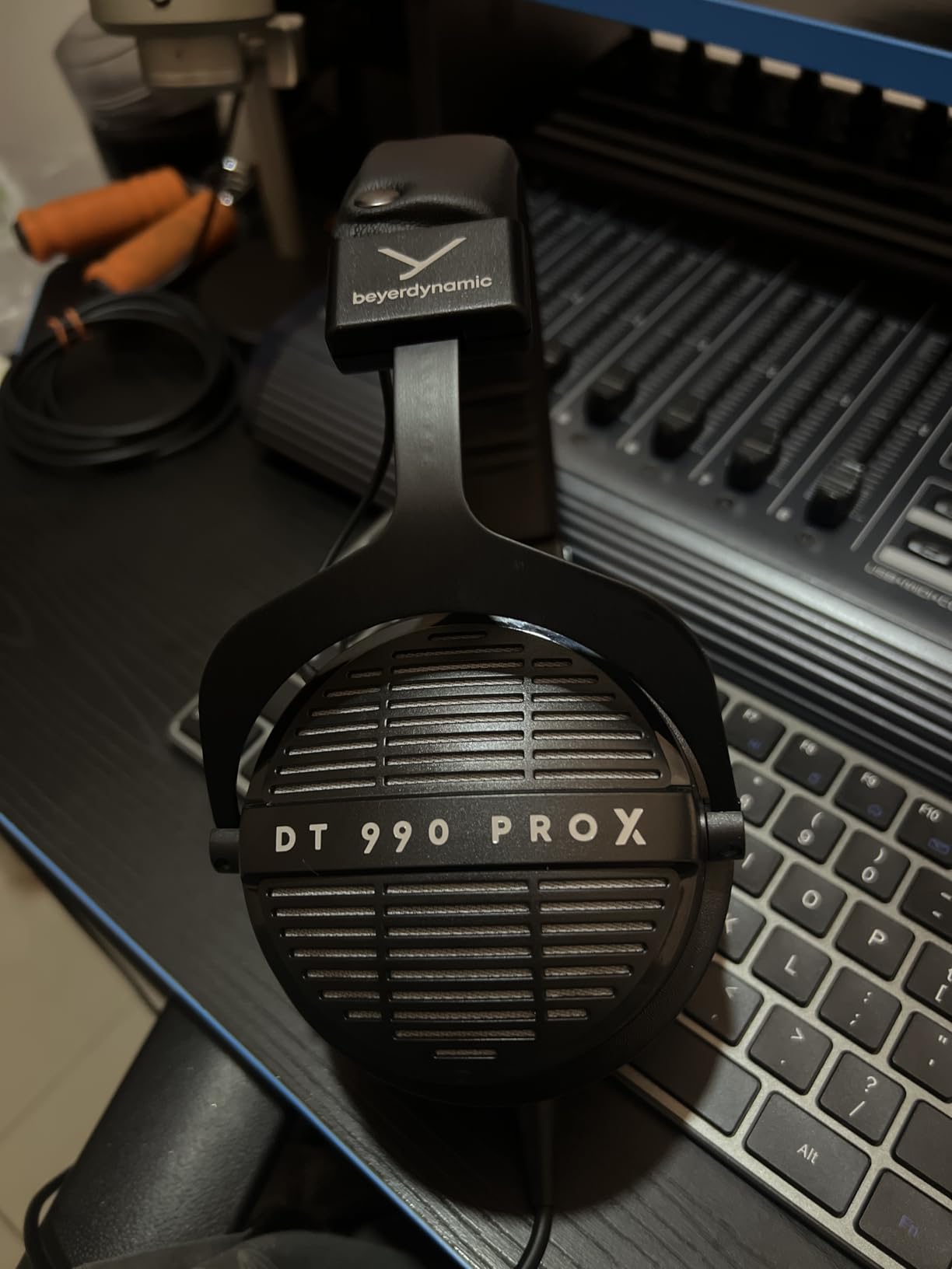 beyerdynamic DT 990 Pro X 48 ohm Wired Over-Ear, Open Back Professional Recording Studio Monitor Headphones for Mixing, Editing, Critical Listening customer photo 2