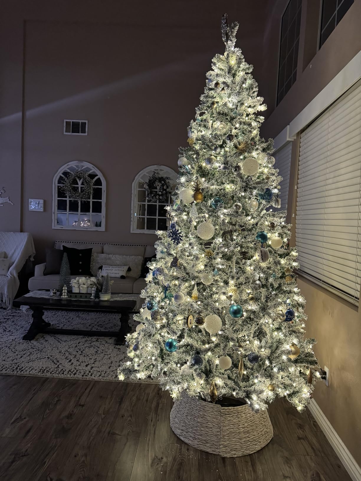YITAHOME Prelit Snow Flocked Christmas Tree 7.5ft with Remote | Hinged Pine Christmas Tree w/ 550 Warm White/Multicolor Changing Lights, 1278 Tips and Foldable Base for Home, Party Decor customer photo 2