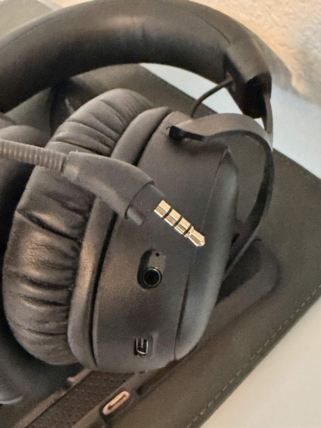 HyperX Cloud III S - Wireless Gaming Headset for Multi-Platform, 2.4GHz, Bluetooth, Battery Life up to 120 Hours 2.4GHz / 200 Hours Bluetooth, 53mm Angled Drivers, Detachable Mic - Black customer photo 1