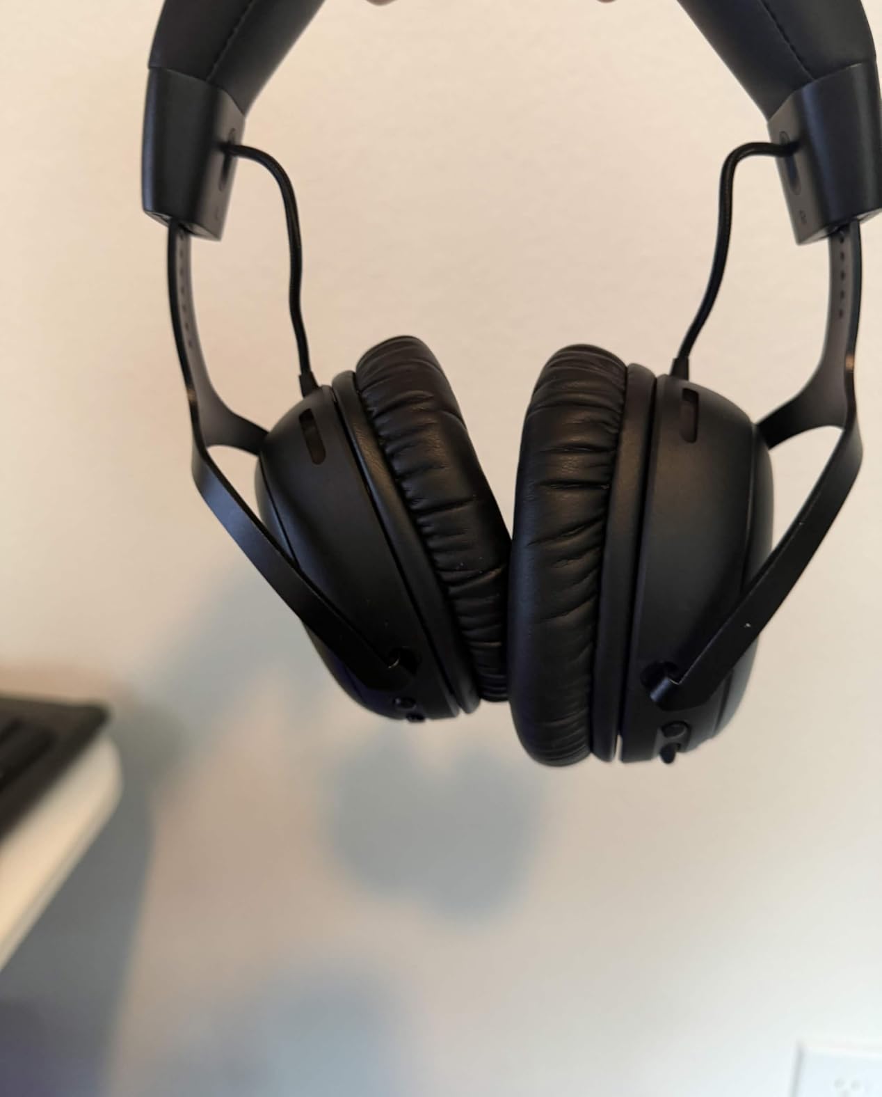 HyperX Cloud III S - Wireless Gaming Headset for Multi-Platform, 2.4GHz, Bluetooth, Battery Life up to 120 Hours 2.4GHz / 200 Hours Bluetooth, 53mm Angled Drivers, Detachable Mic - Black customer photo 2